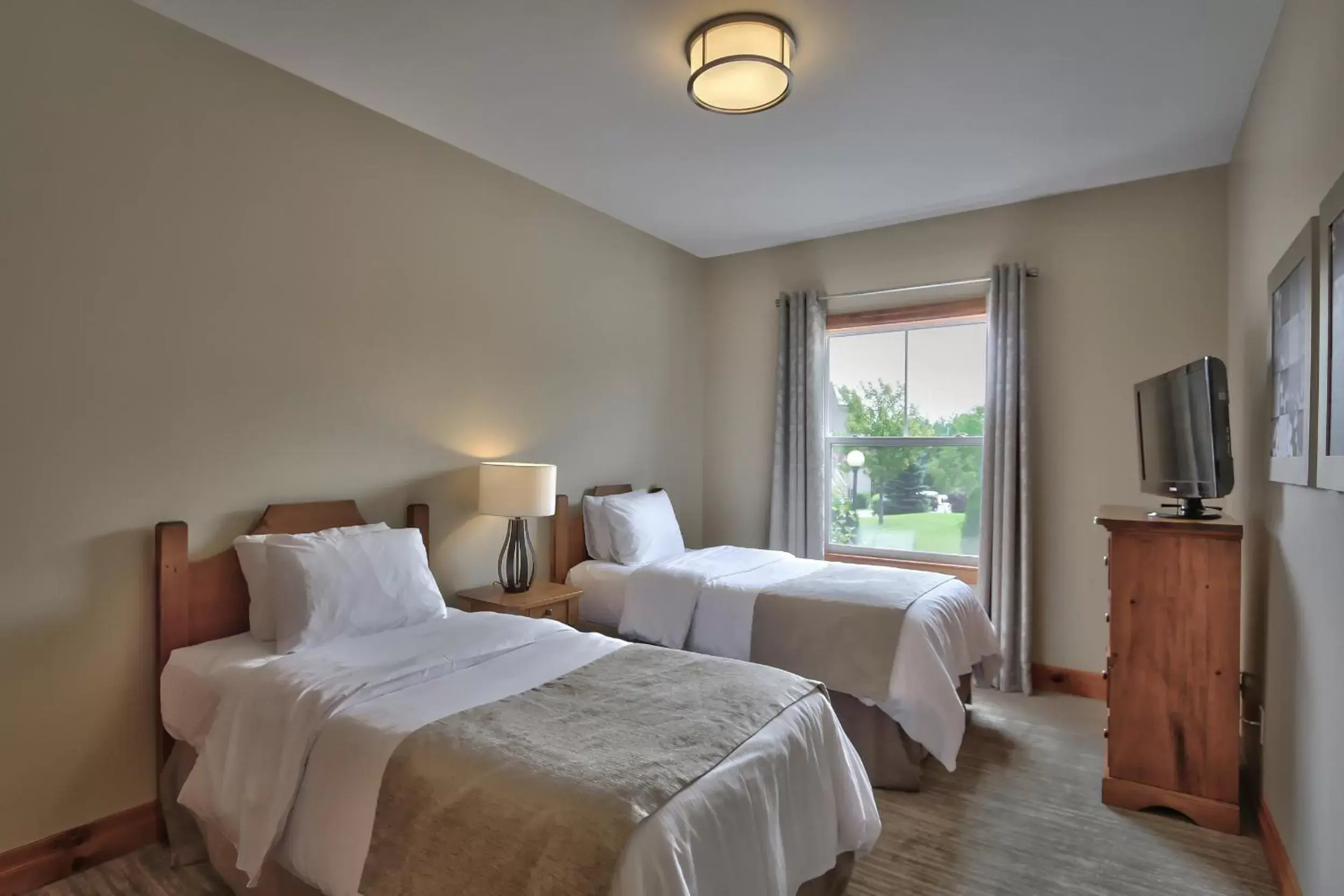 Historic Snowbridge Two Bedroom in Blue Mountain Resort Home Collection Historic Snowbridge Two Bedroom in Blue Mountain Resort Home Collection