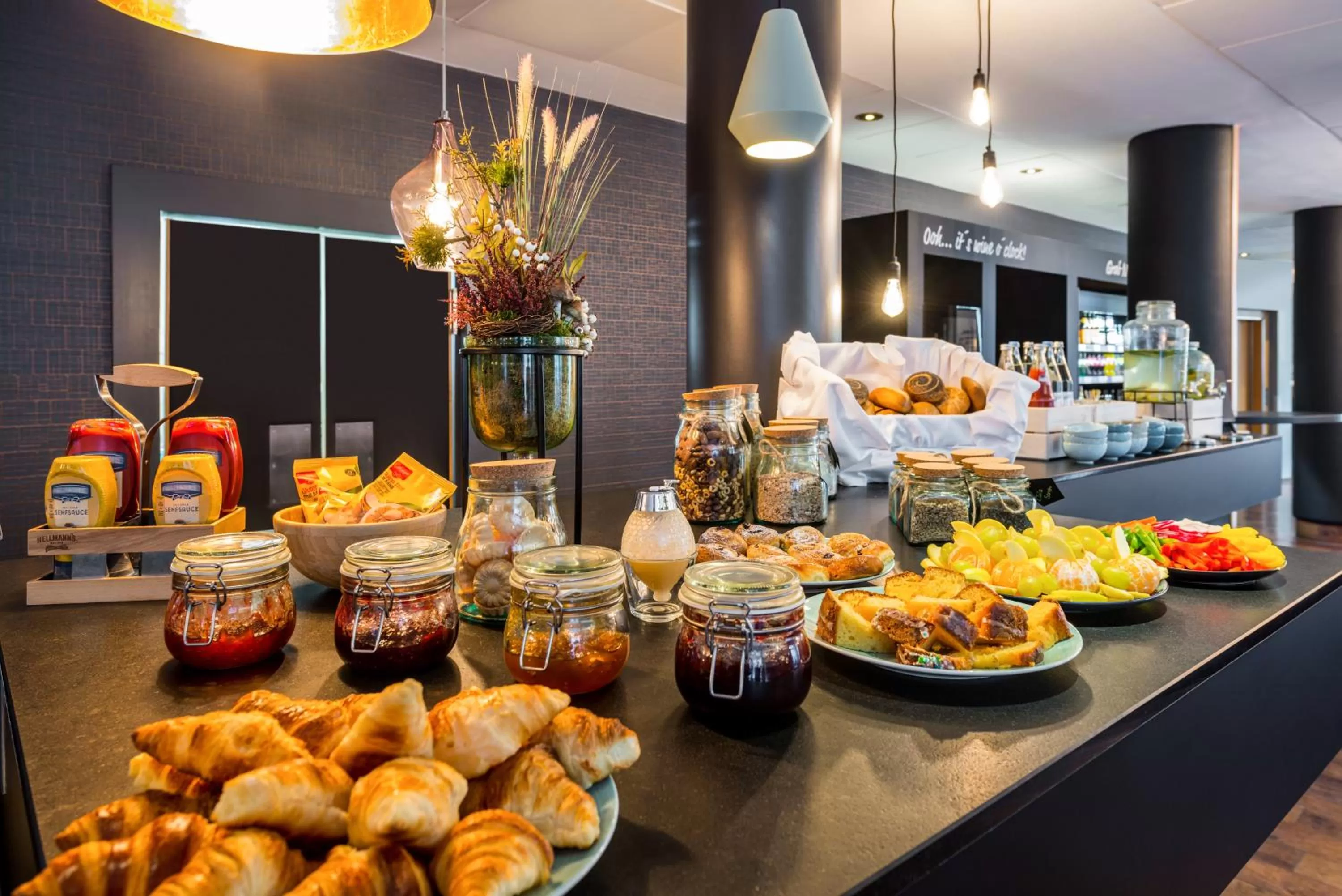 Breakfast in Mercure Hotel Berlin Zentrum Superior