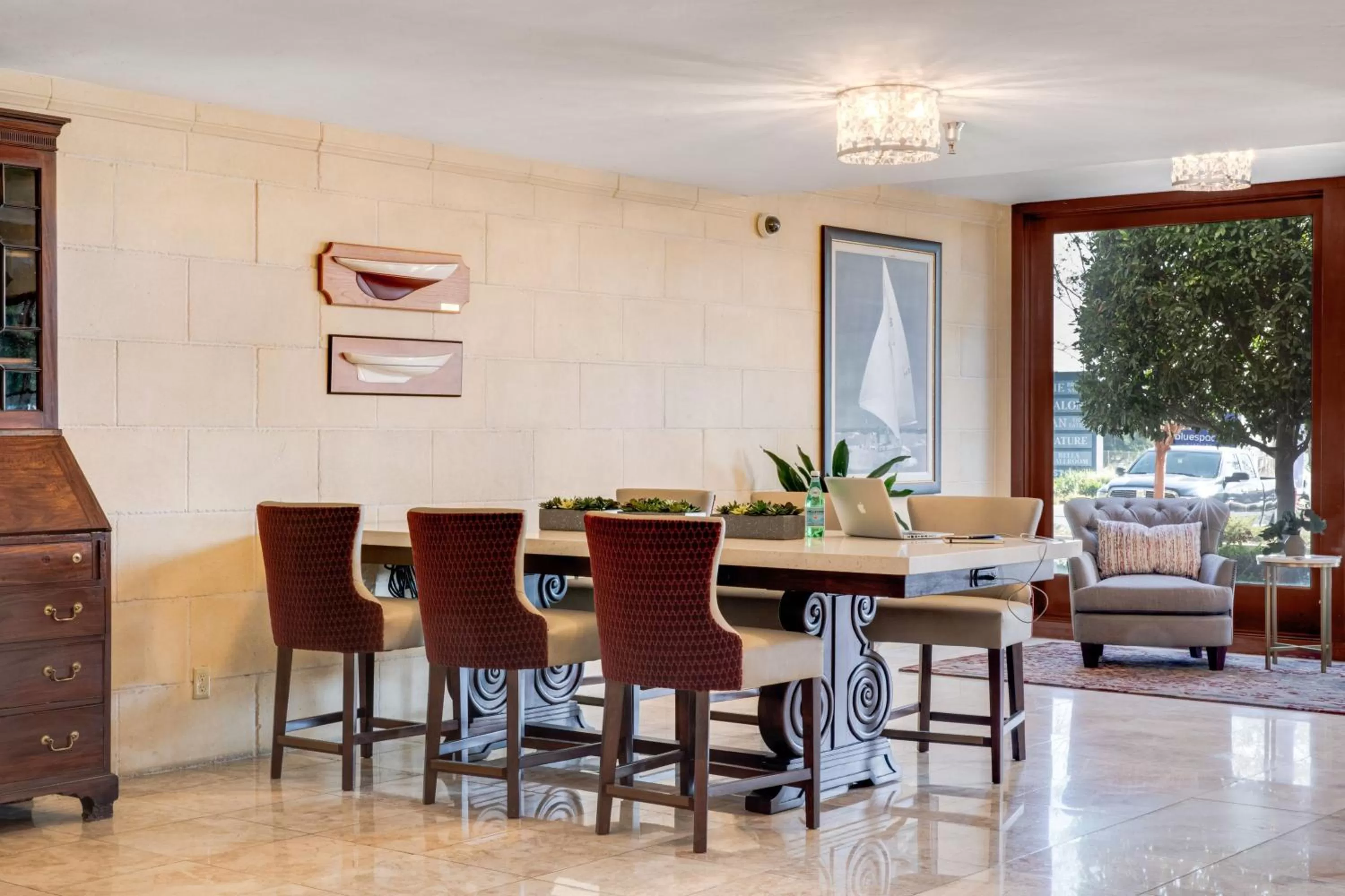 Seating area in Ayres Hotel Costa Mesa Newport Beach