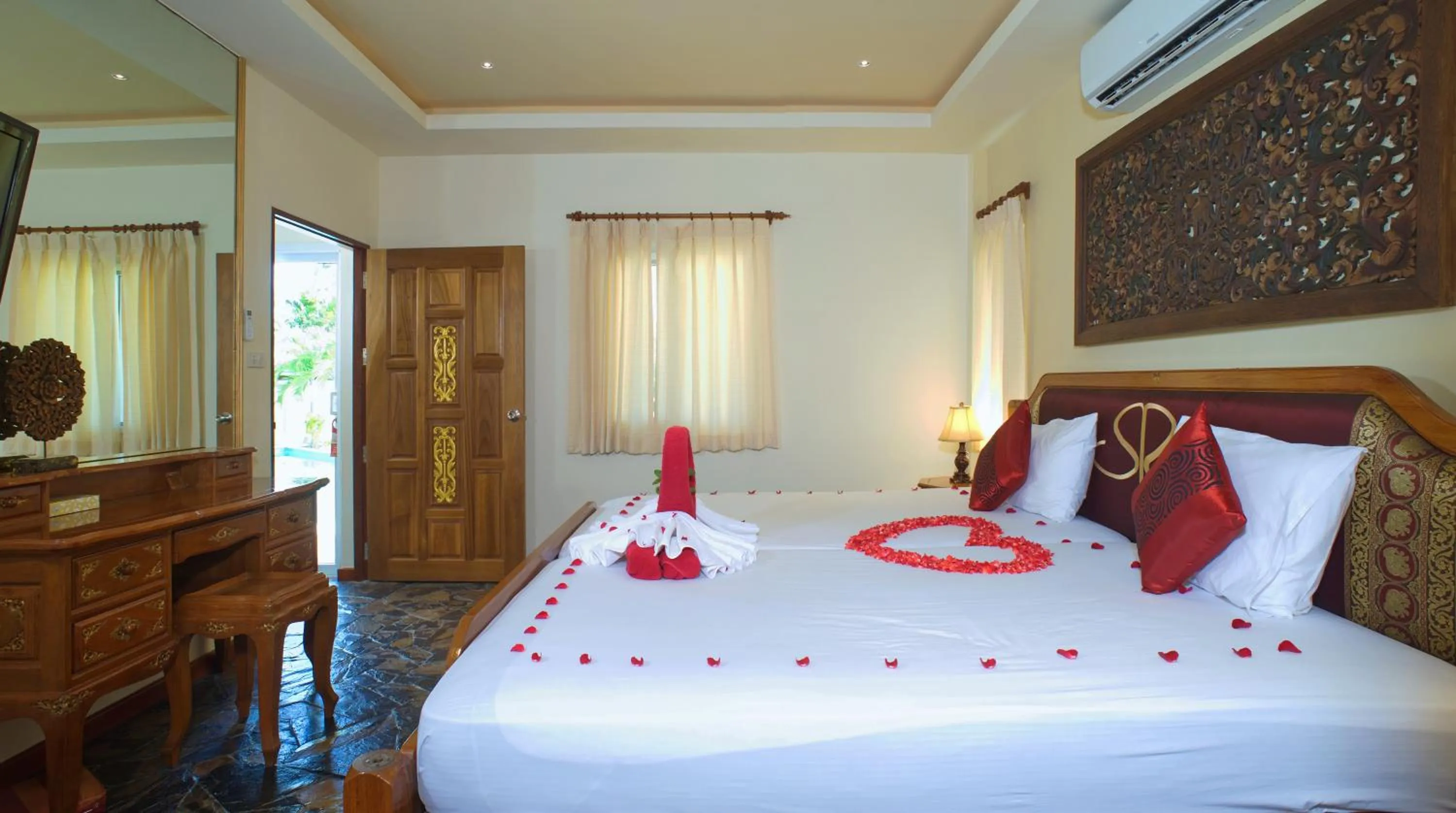 Bedroom, Bed in The Siam Residence Boutique Resort