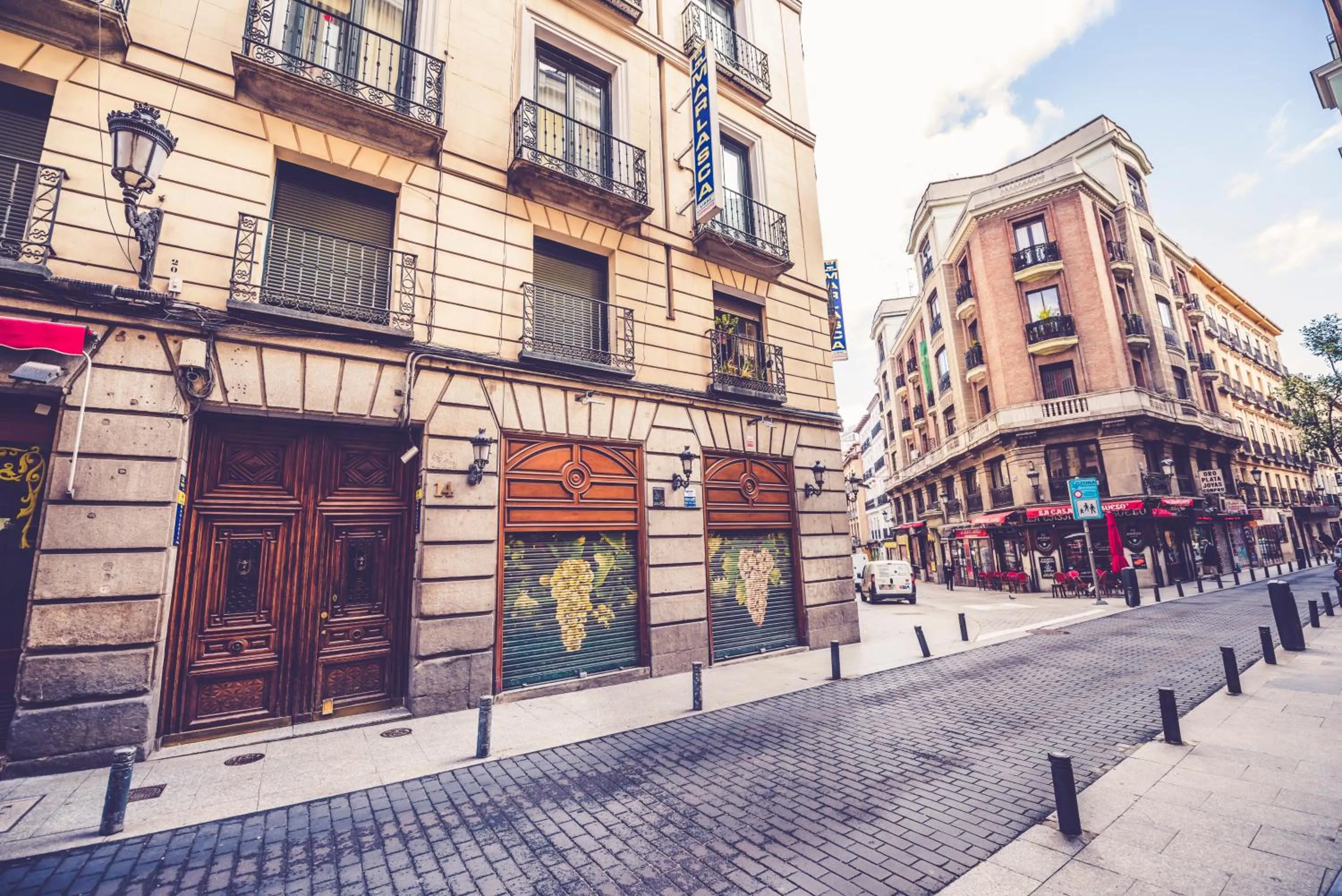 Facade/entrance in Hostal Marlasca