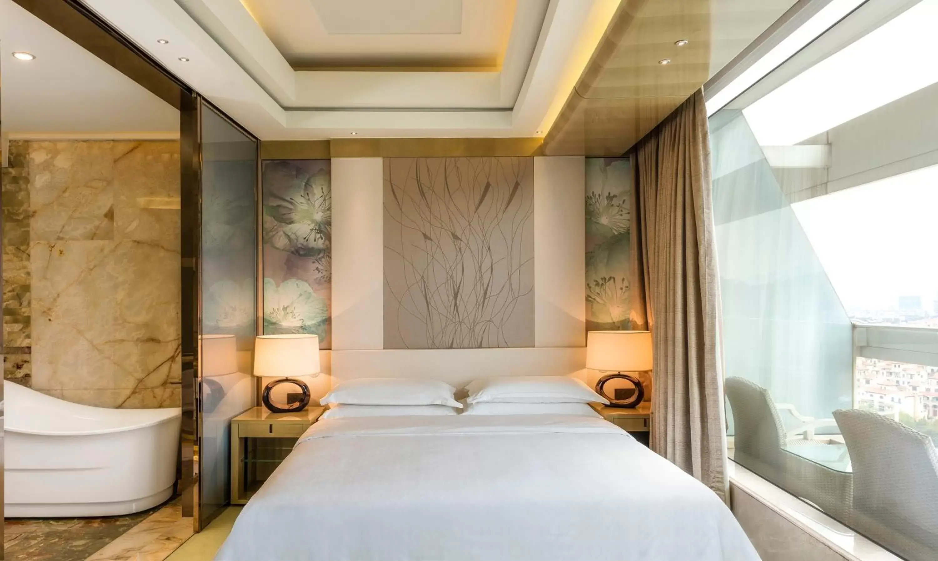 Deluxe King Room with Resort View in Sheraton Huzhou Taihu Lake Hot Spring Resort & Spa Deluxe King Room with Resort View in Sheraton Huzhou Taihu Lake Hot Spring Resort & Spa
