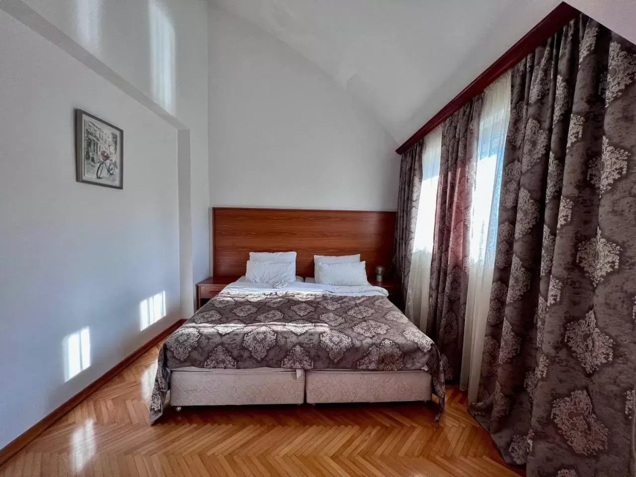 Large Twin Room in Hotel Ambasador Large Twin Room in Hotel Ambasador