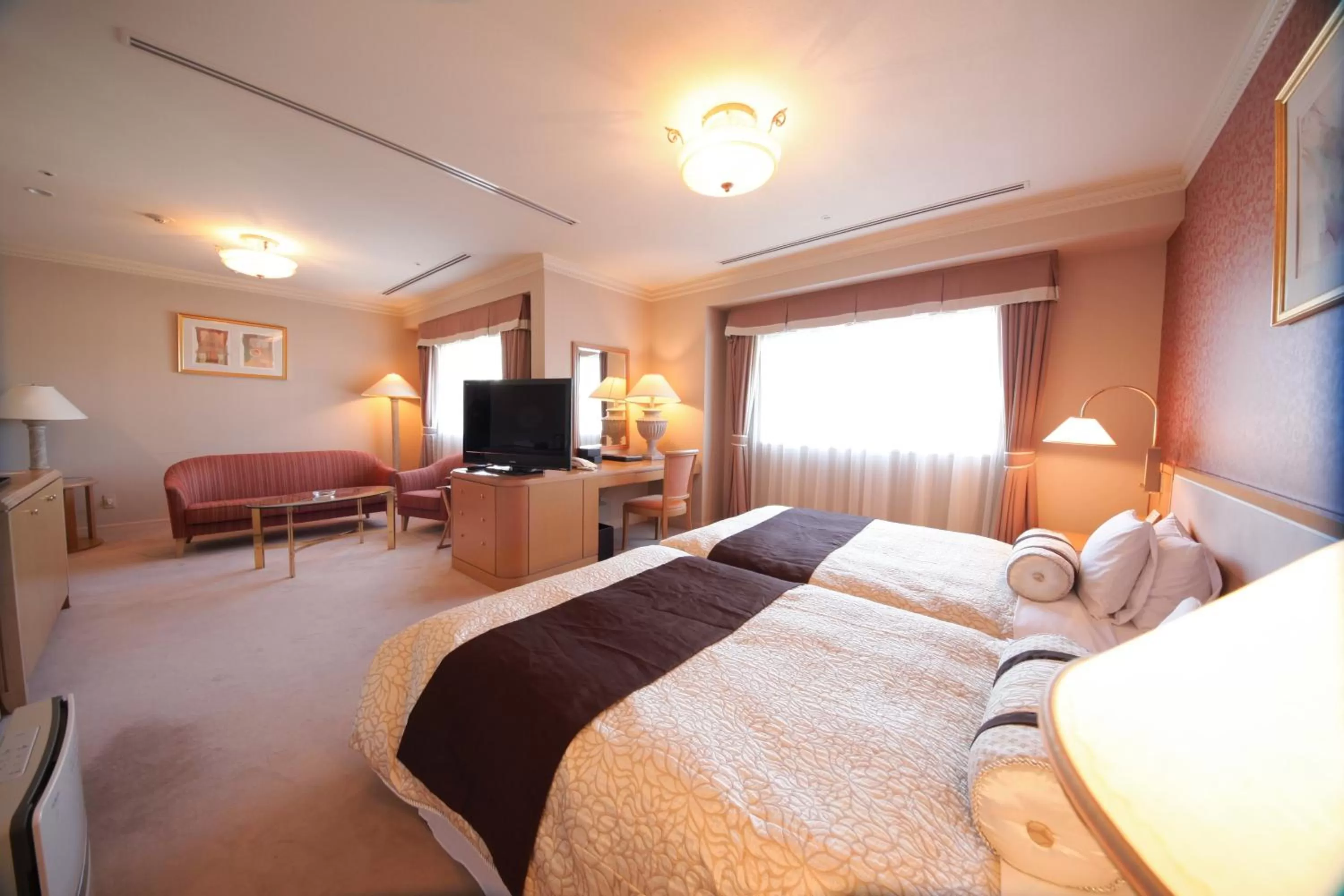 Photo of the whole room, Bed in Numazu River Side Hotel