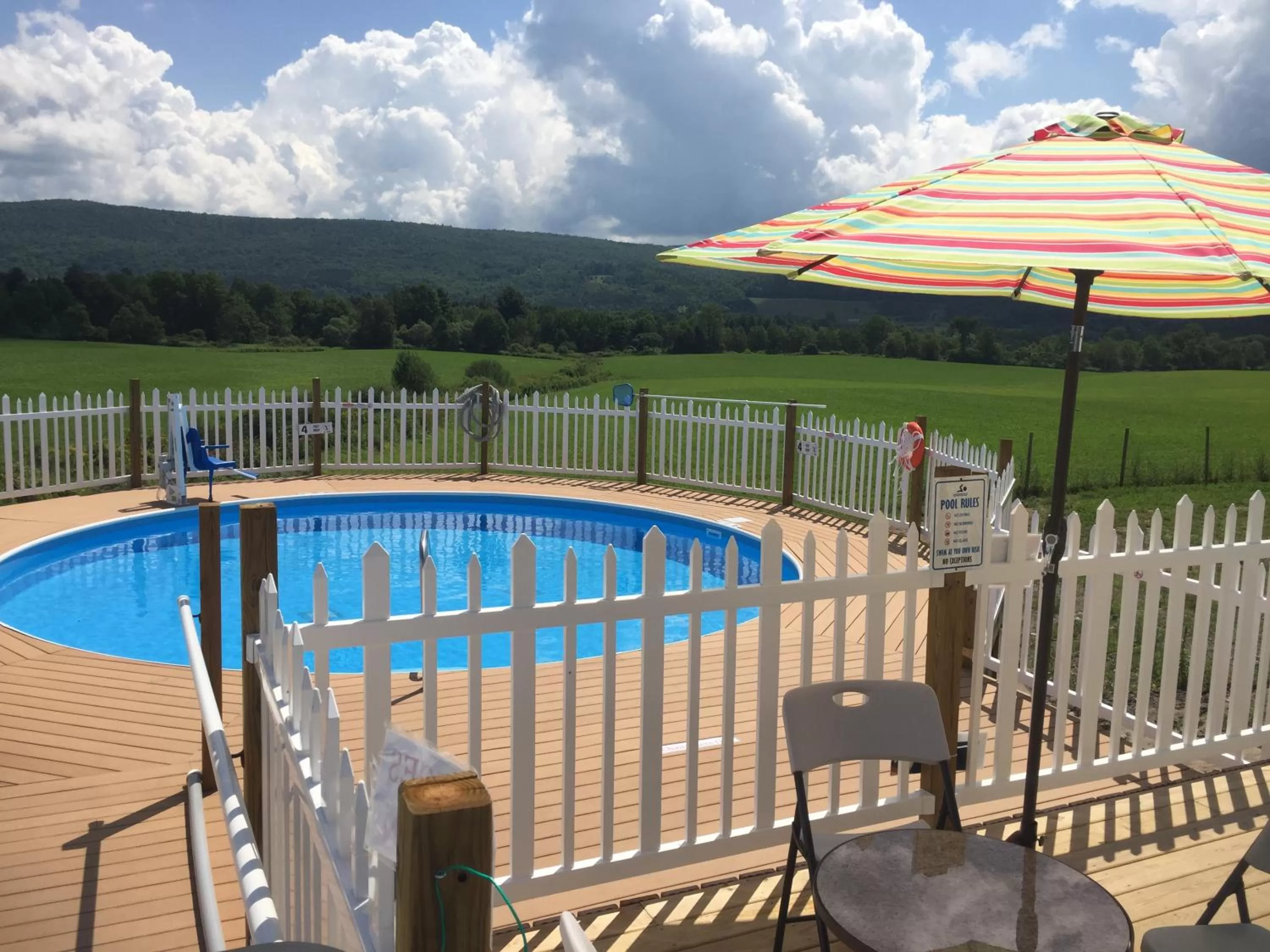 Swimming pool in Apple Inn and Suites Cooperstown Area