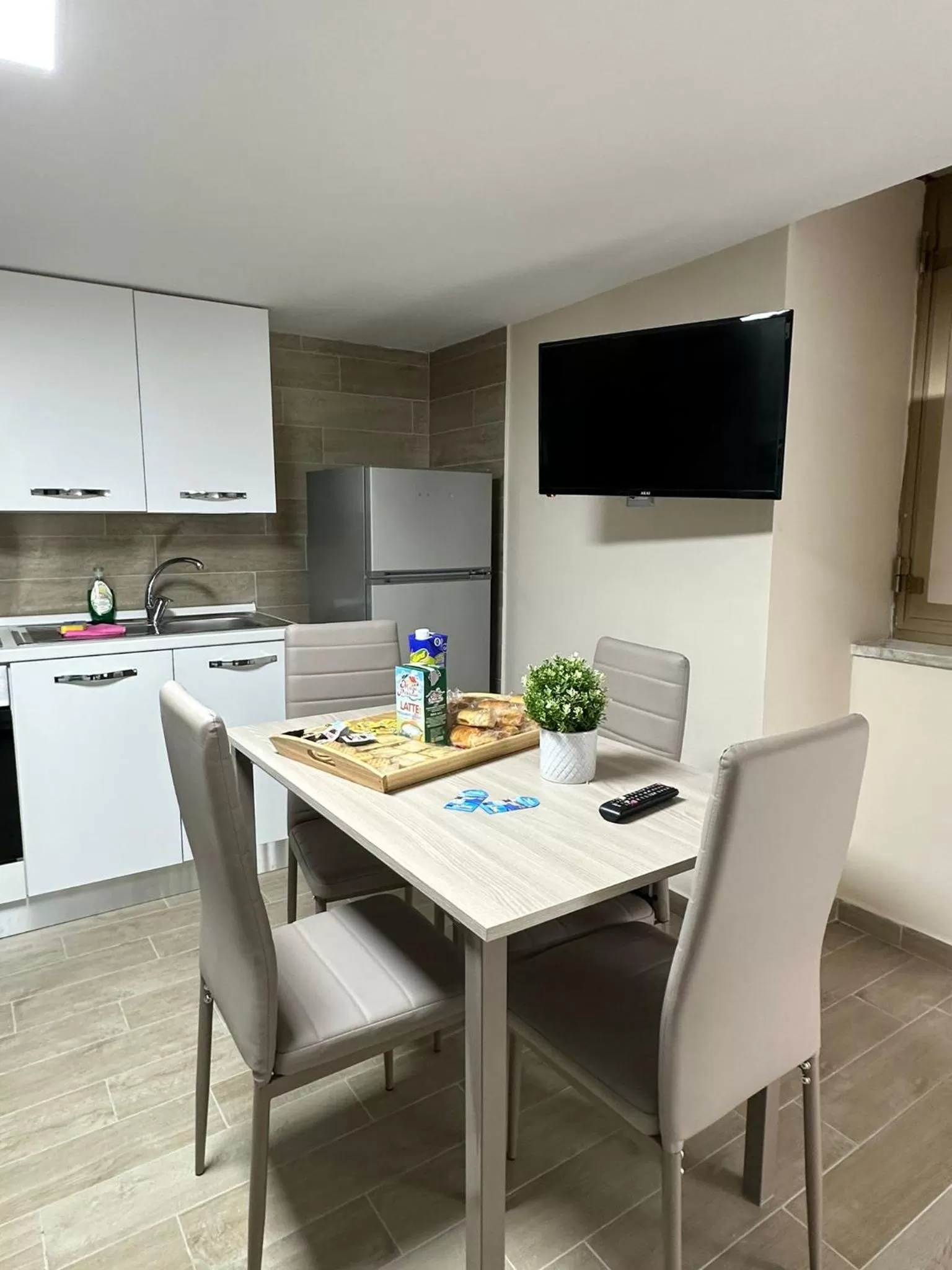 TV and multimedia, Dining Area in Napoli Centro - La Casa Di Sasà