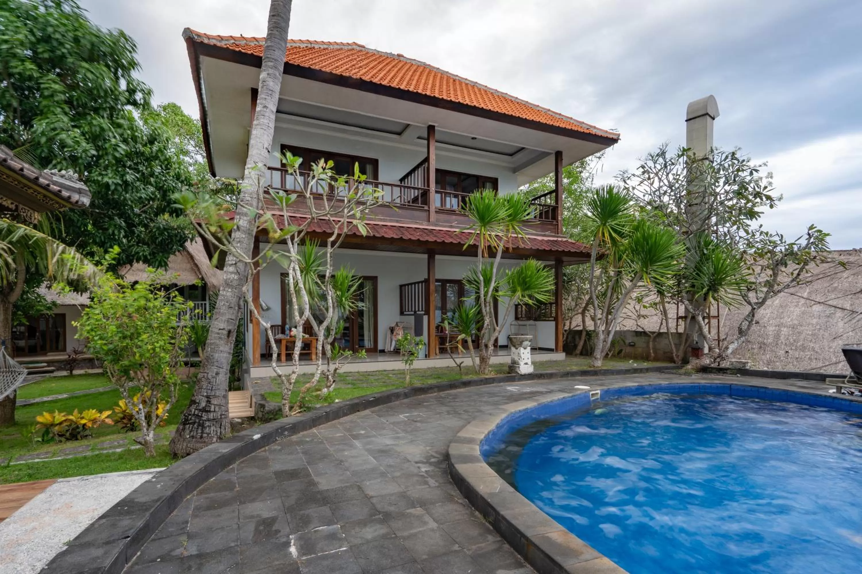 Property building in Mushroom Beach Bungalows