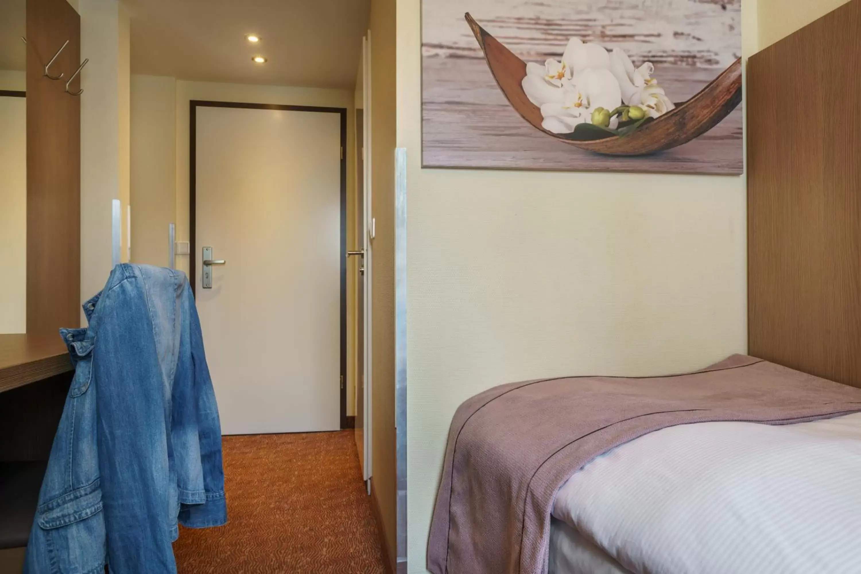 Economy Single Room in Novum Hotel Norddeutscher Hof Hamburg Economy Single Room in Novum Hotel Norddeutscher Hof Hamburg