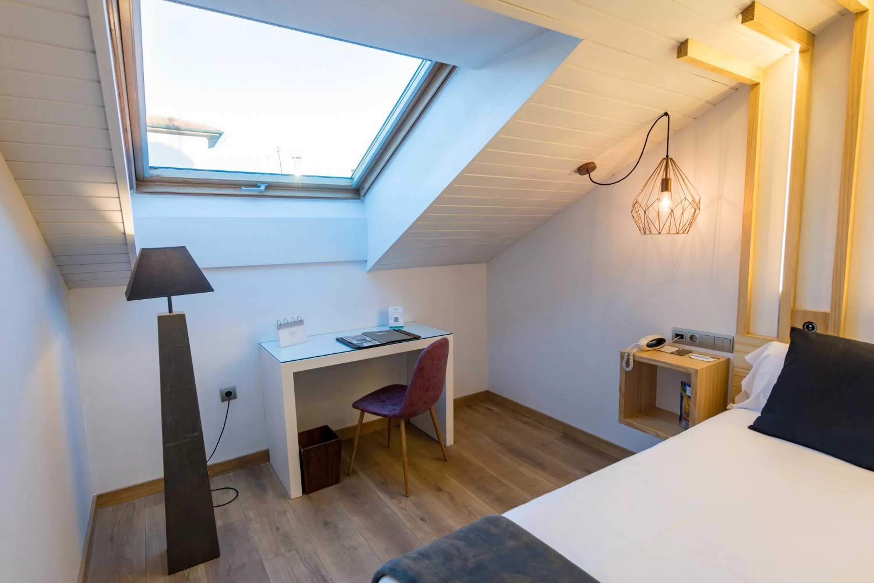 Seating area, Bed in Hotel Fruela