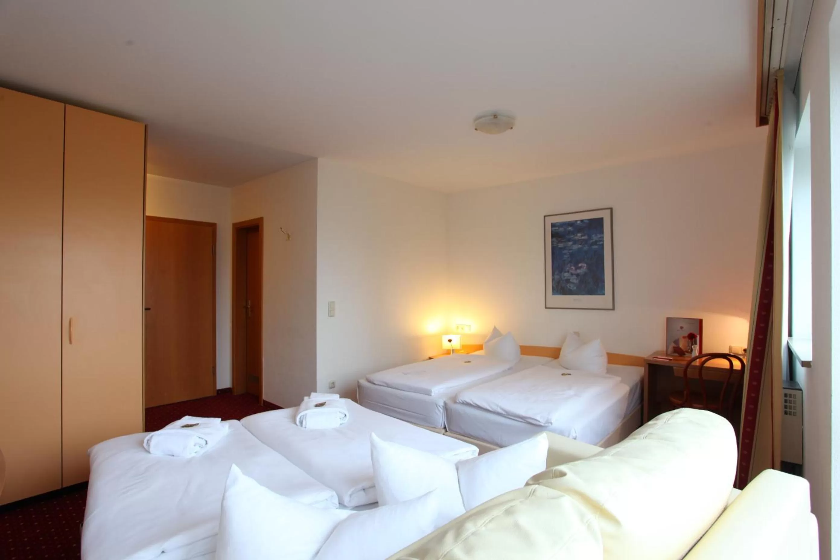 Bed in AZIMUT Hotel Erding