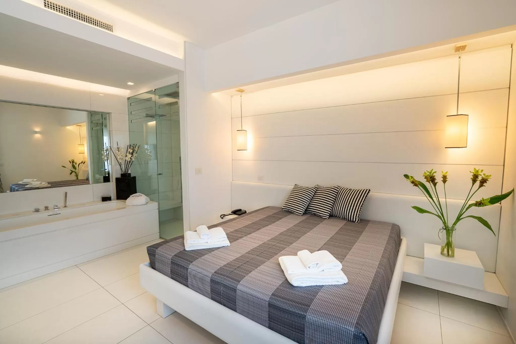 Photo of the whole room, Bed in Covo dei Saraceni