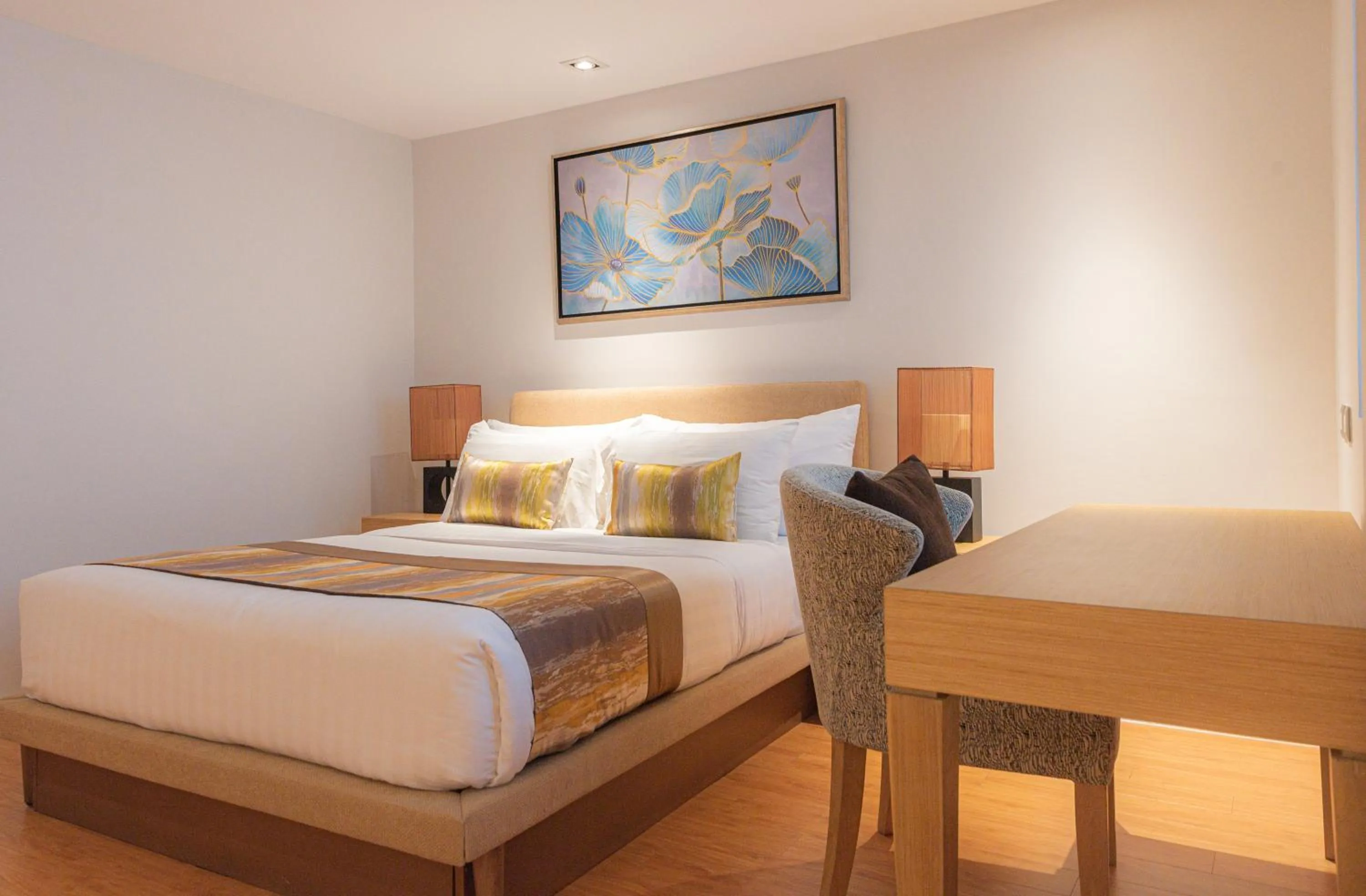 Bedroom, Bed in Summit Windmill Golf Suite Hotel at Suvarnabhumi