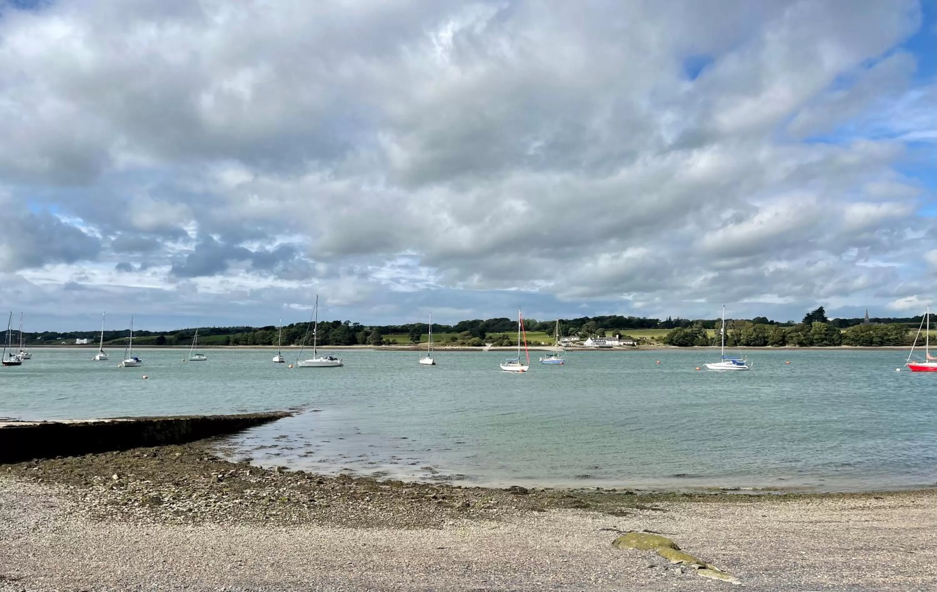 Beach in Garddfon Inn