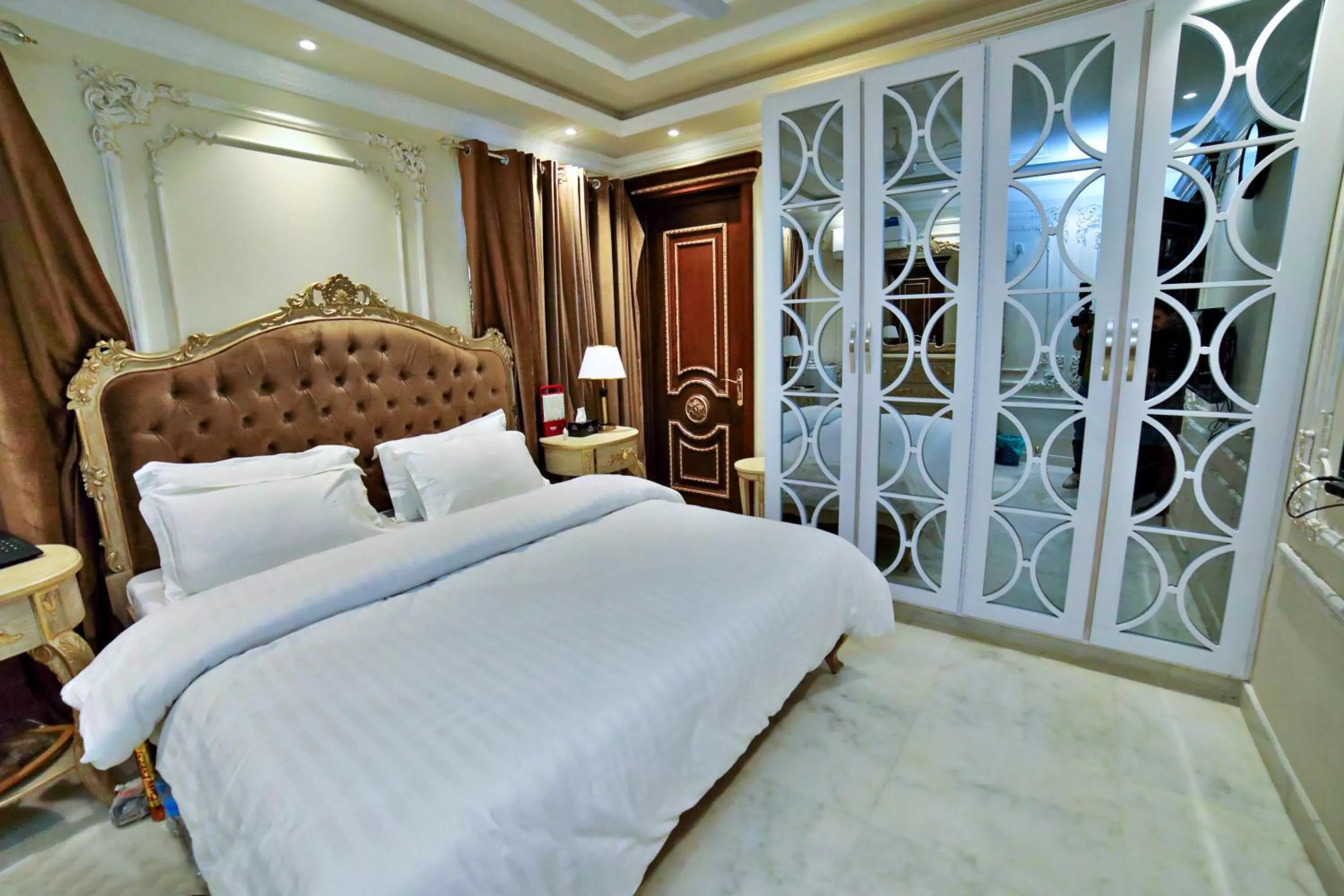 Bed in Arish Luxury Suites