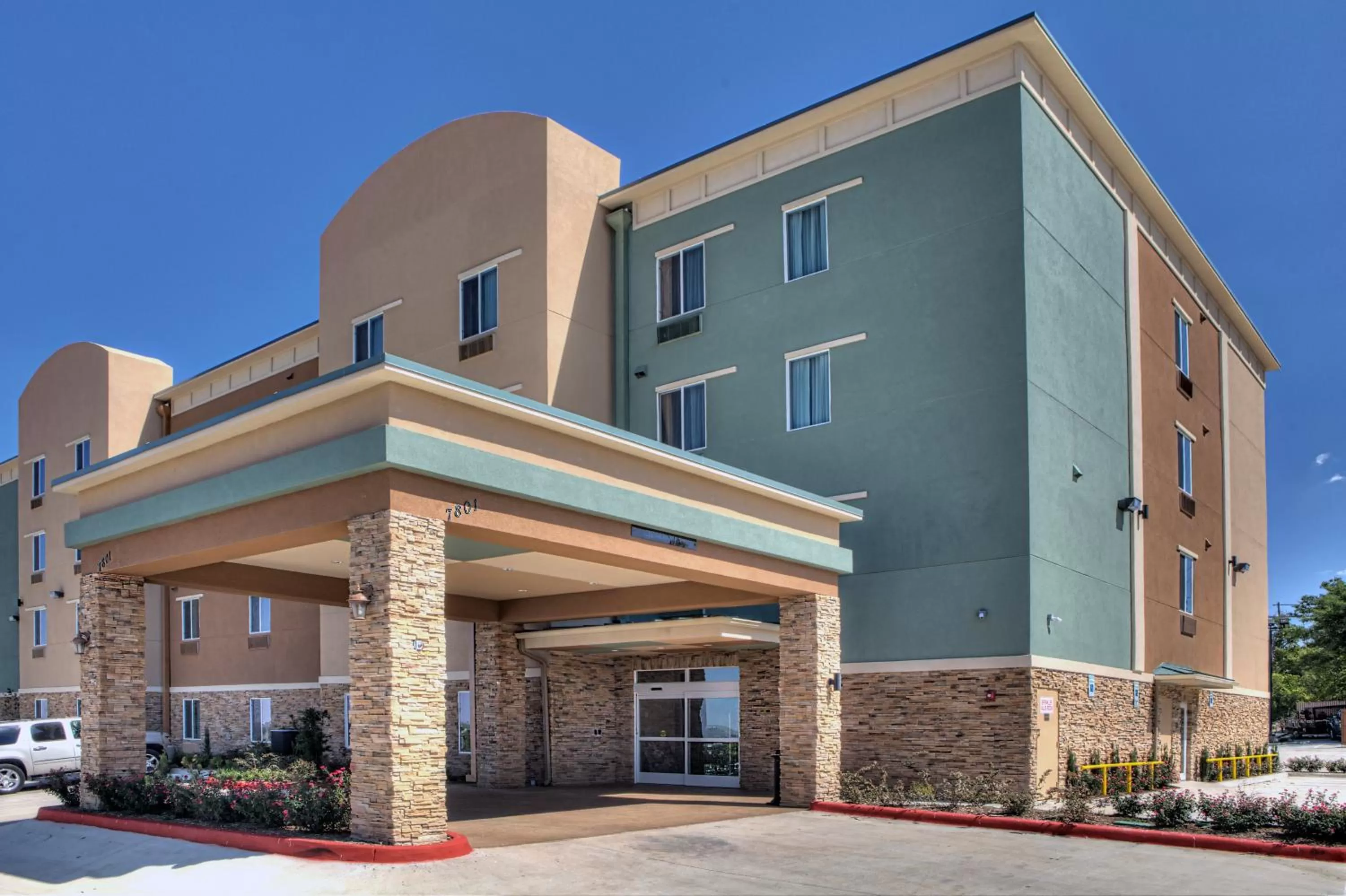 Facade/entrance in Comfort Inn & Suites Fort Worth West I-30 NAS JRB