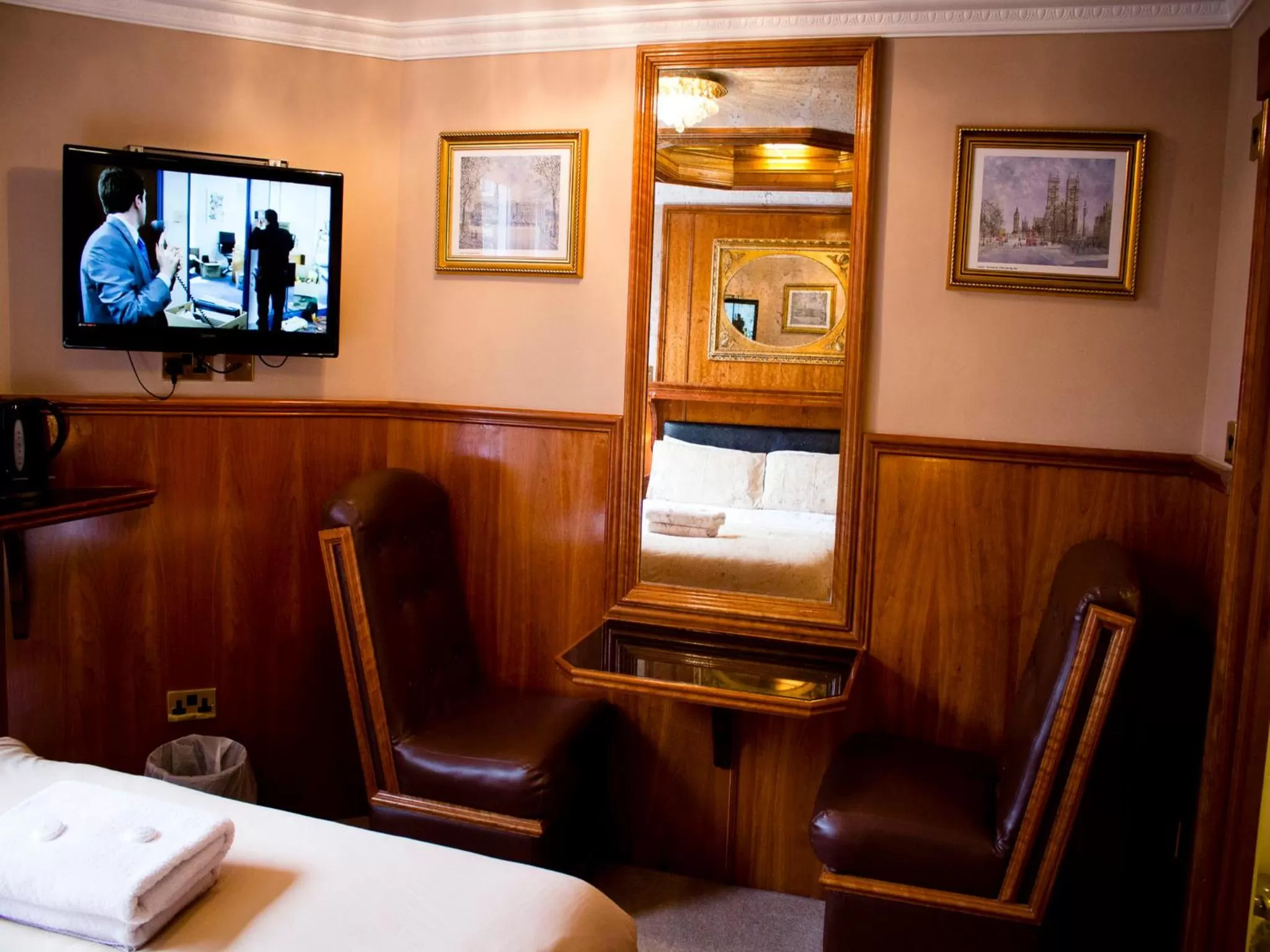 Decorative detail in Cricklewood Lodge Hotel