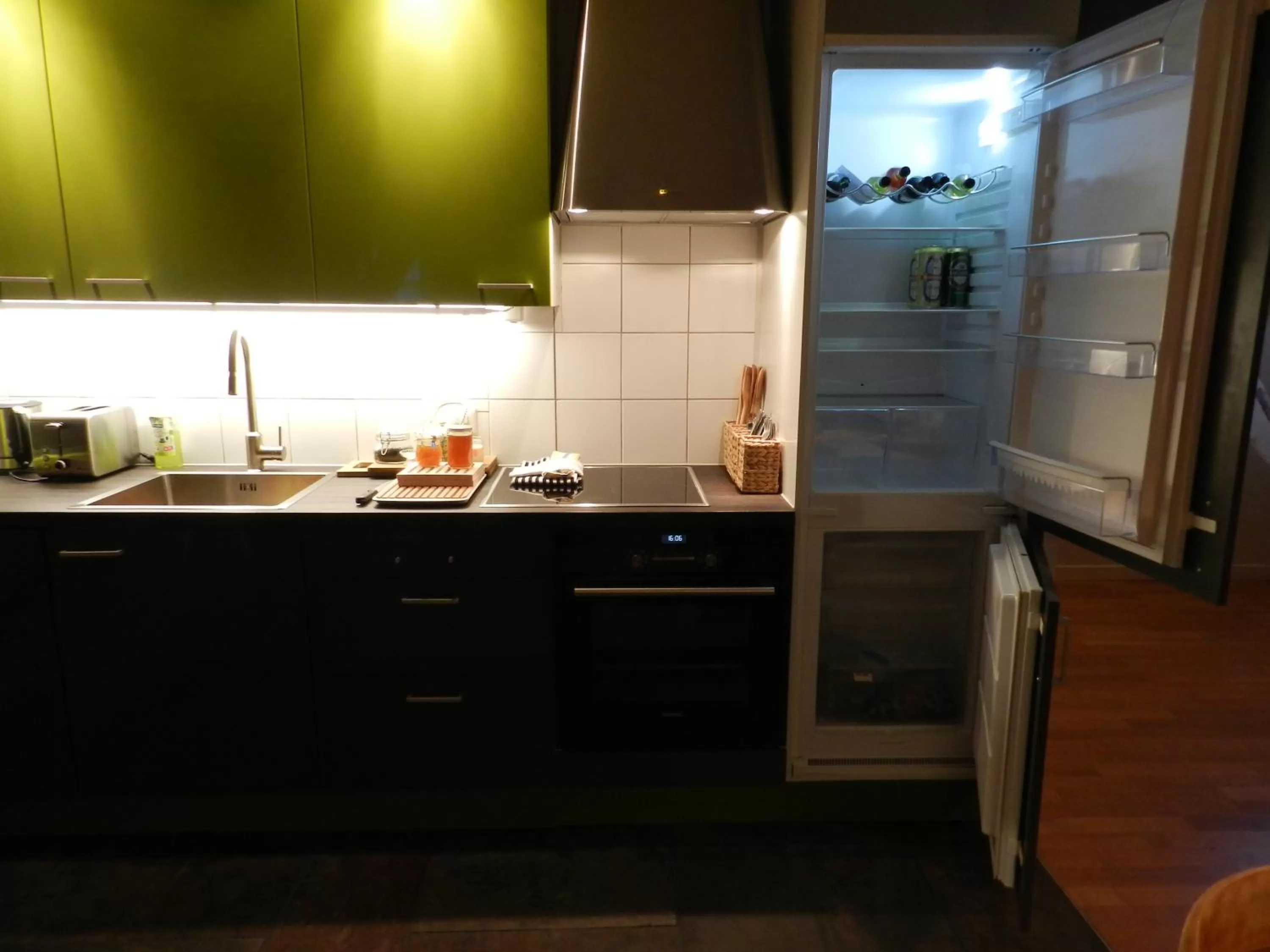 Kitchen or kitchenette, Kitchen/Kitchenette in Blue Wall BnB