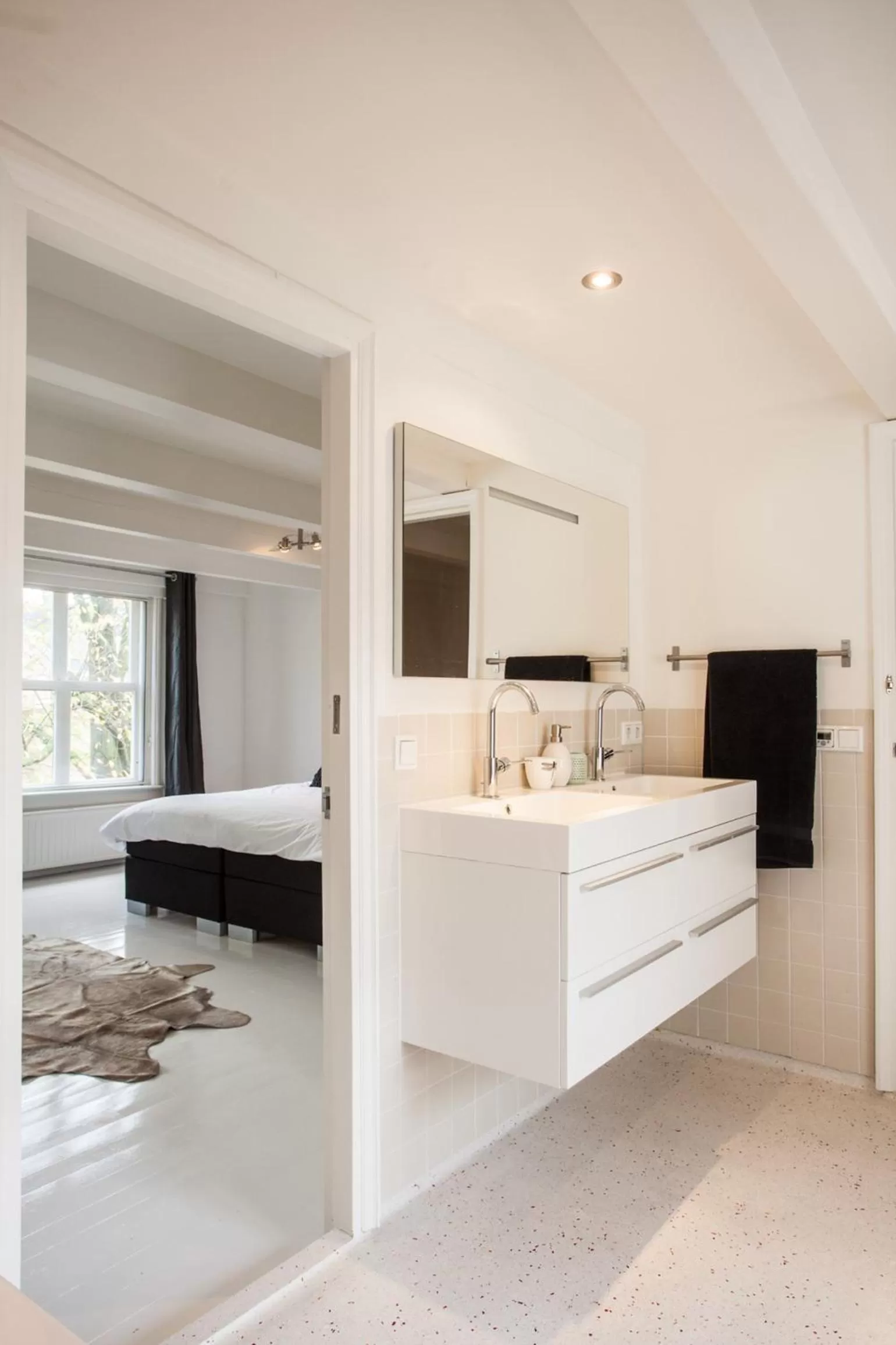 Day, Bed in Mokum Suites