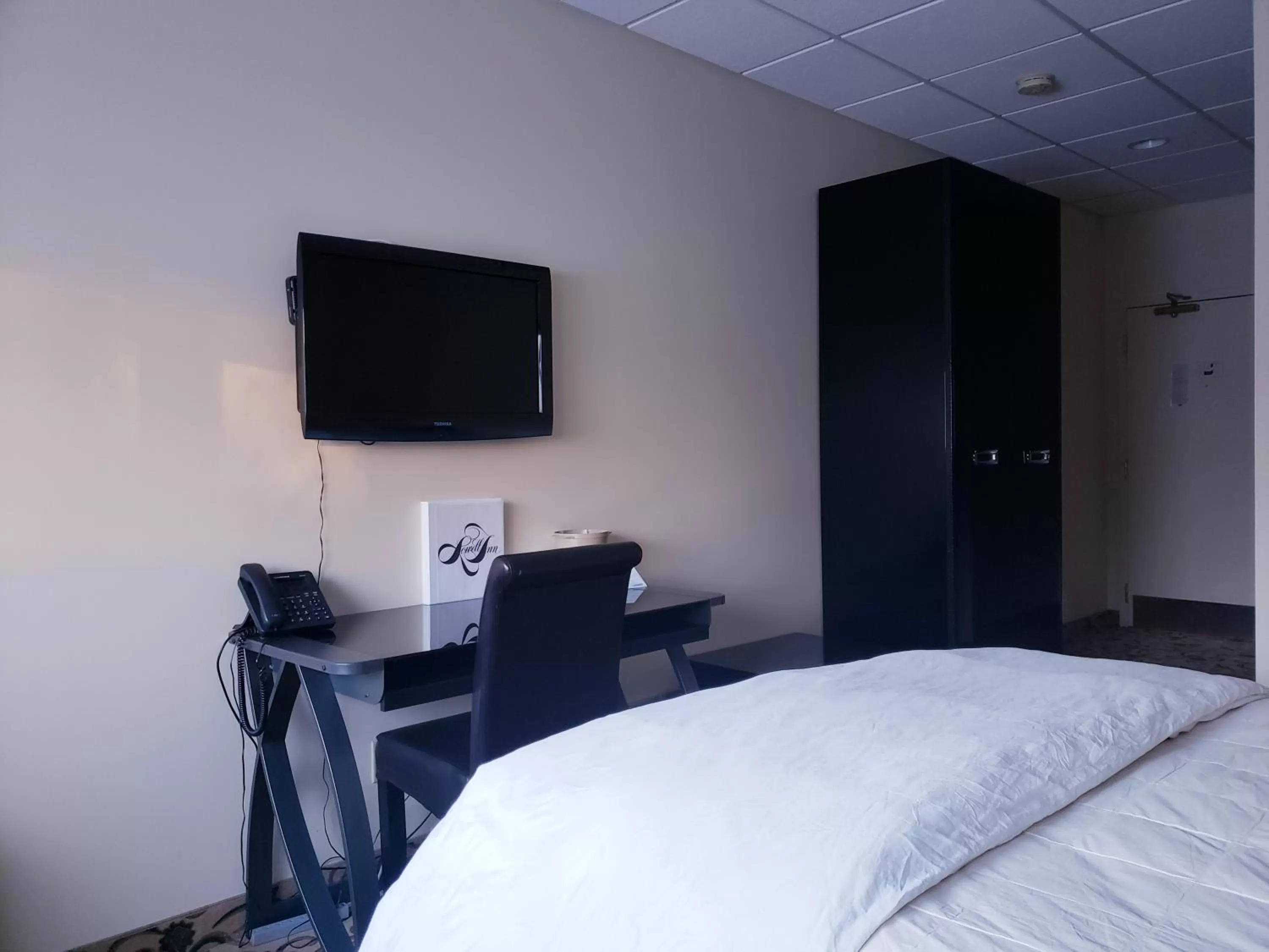 TV and multimedia, Bed in Lowell Inn