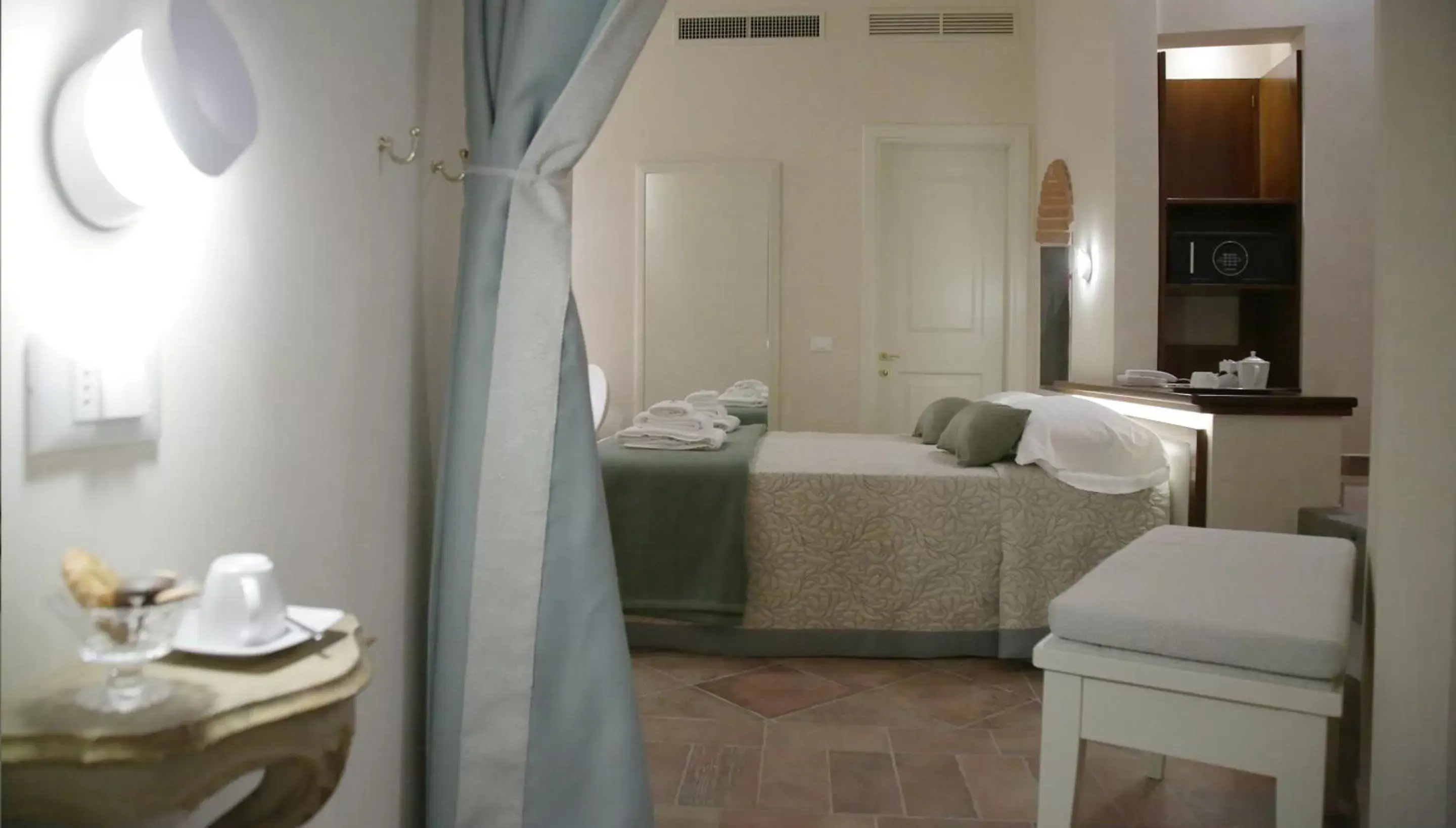 Standard Triple Room in Hotel Renaissance Standard Triple Room in Hotel Renaissance