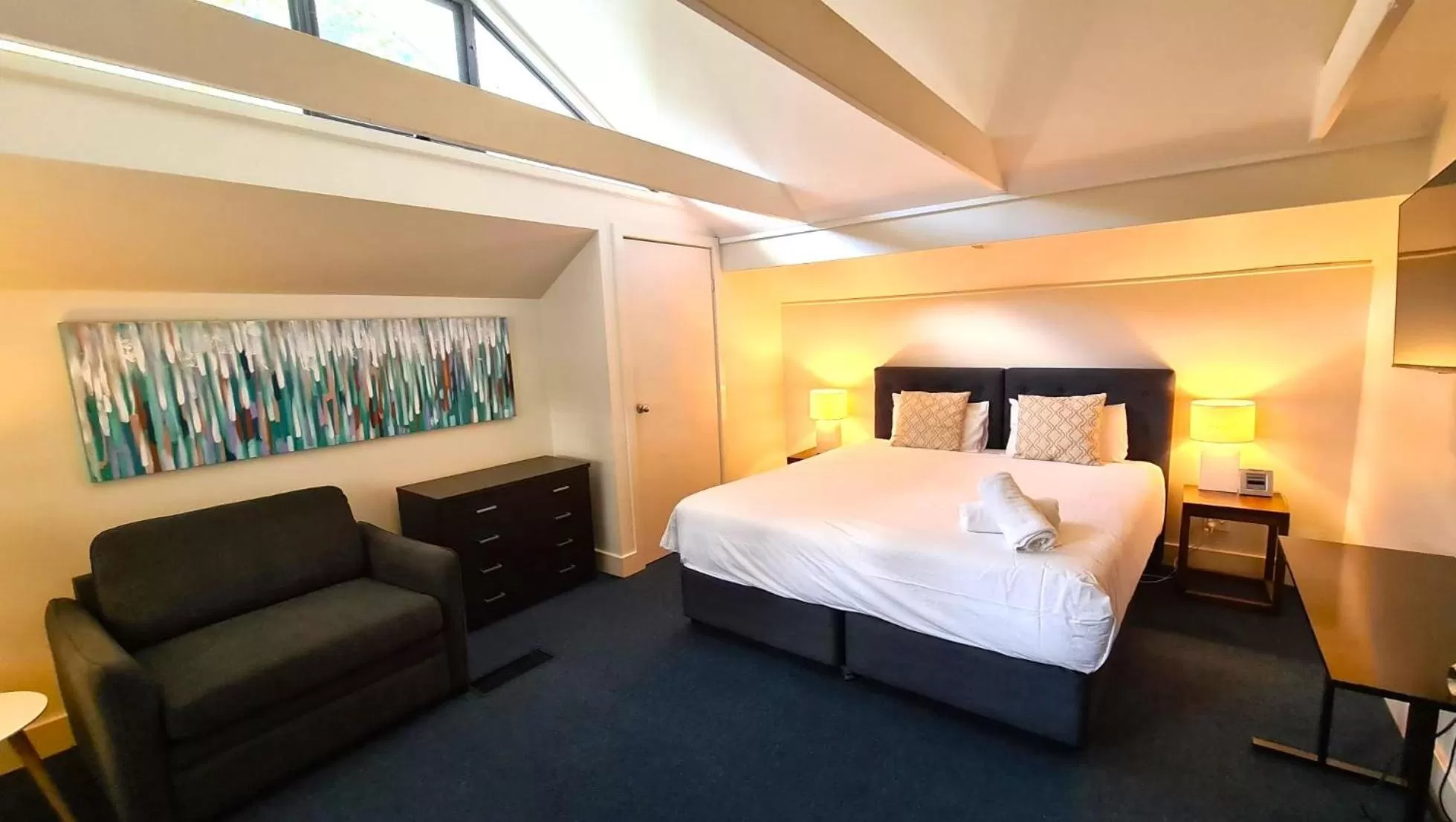 Bedroom, Bed in Stay At Raffertys Resort