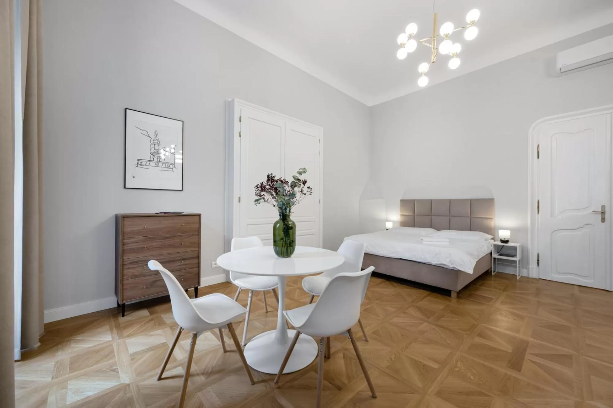 Photo of the whole room, Bed in Palace Apartments