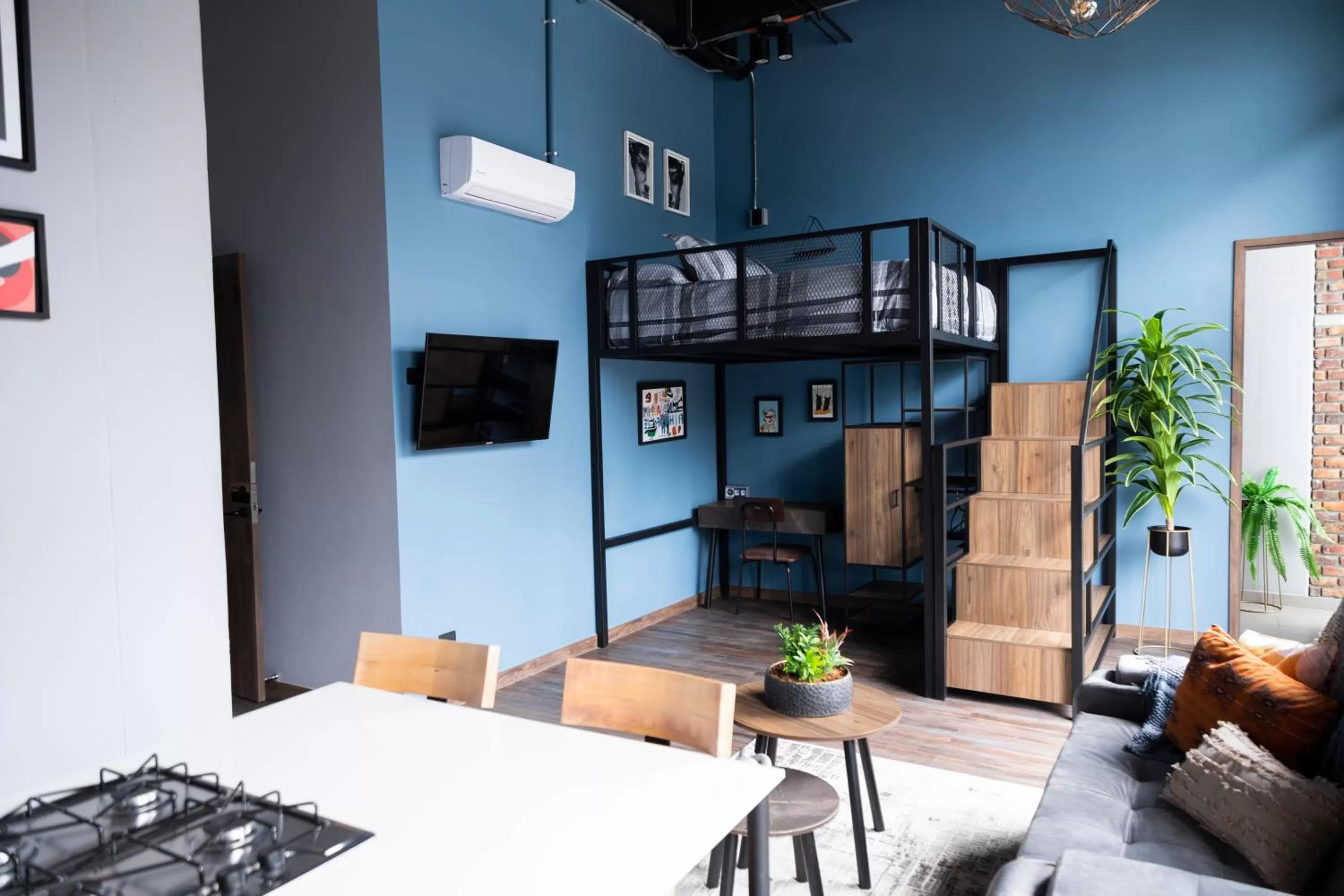 Photo of the whole room in Royal Living Poblado