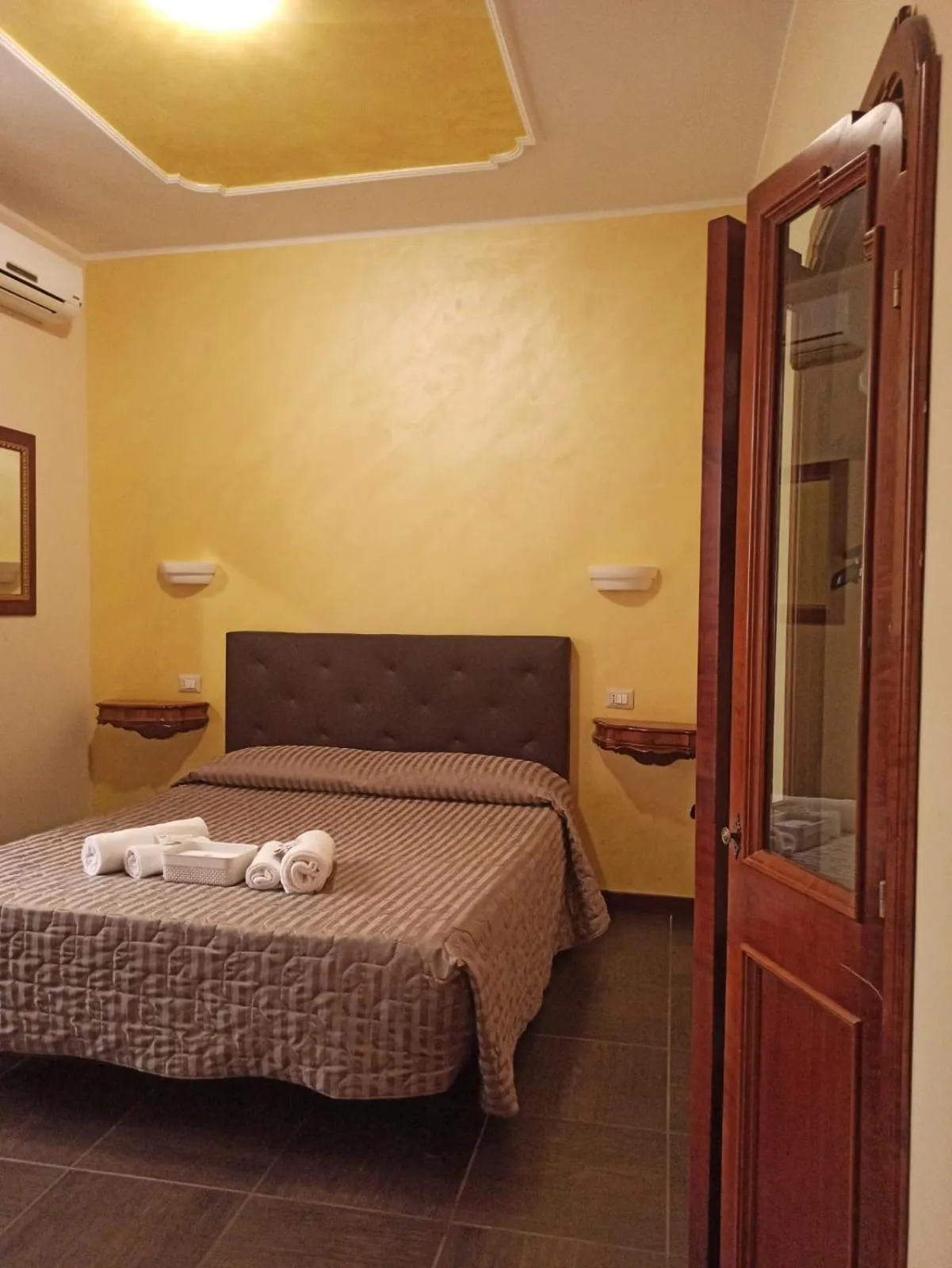 Bedroom, Bed in Domina Popolo