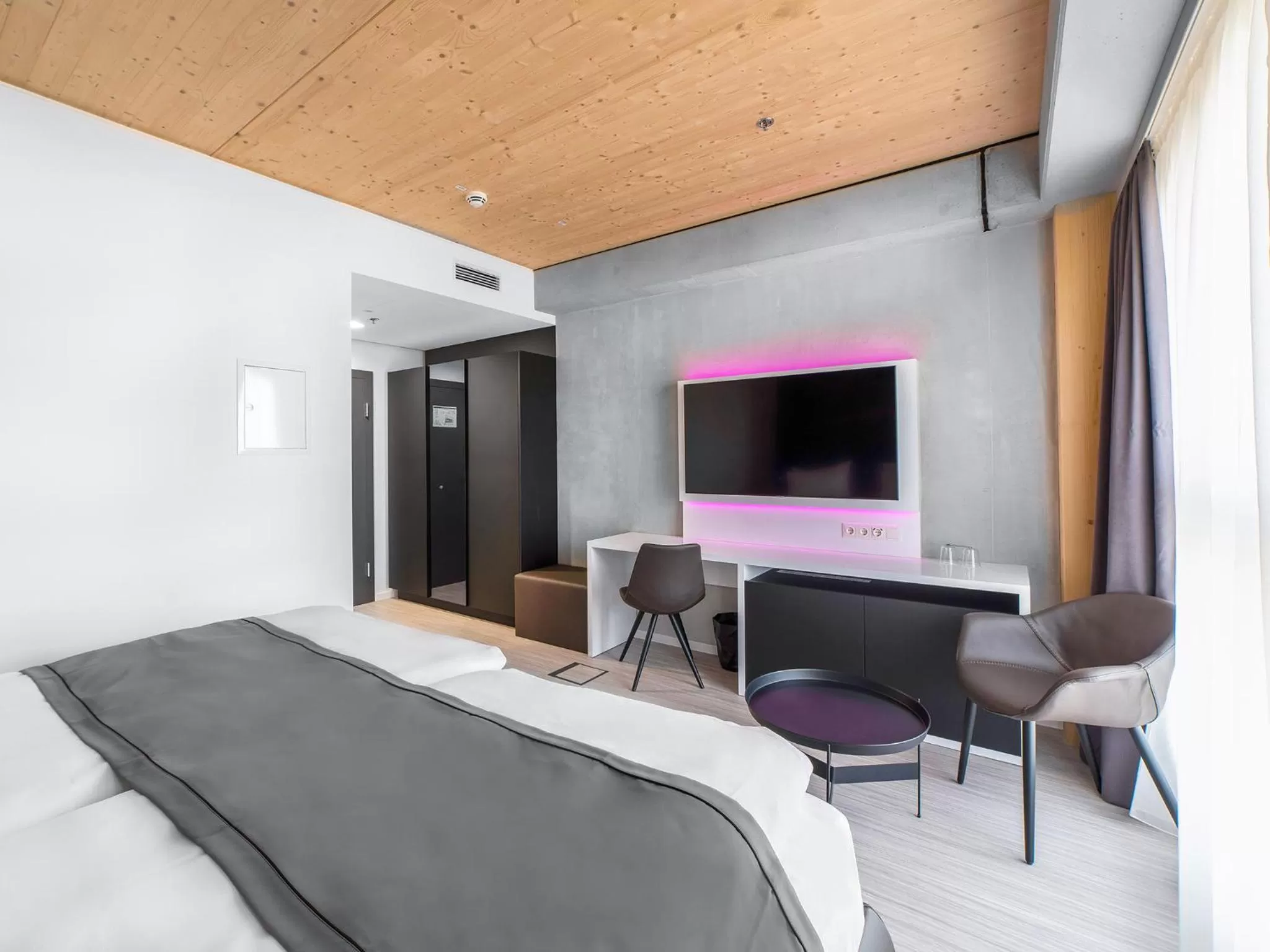 Photo of the whole room, Bed in DORMERO HoHo Wien