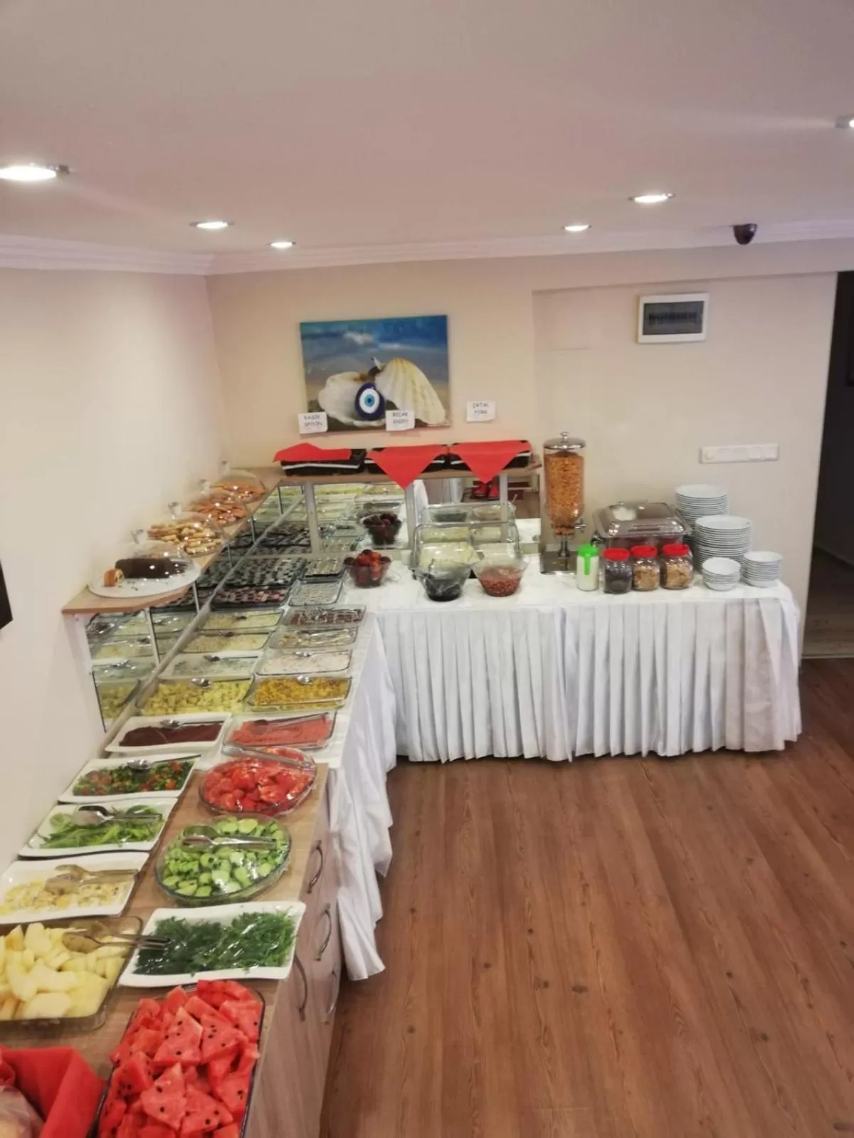 Breakfast in Hotel Crowded House