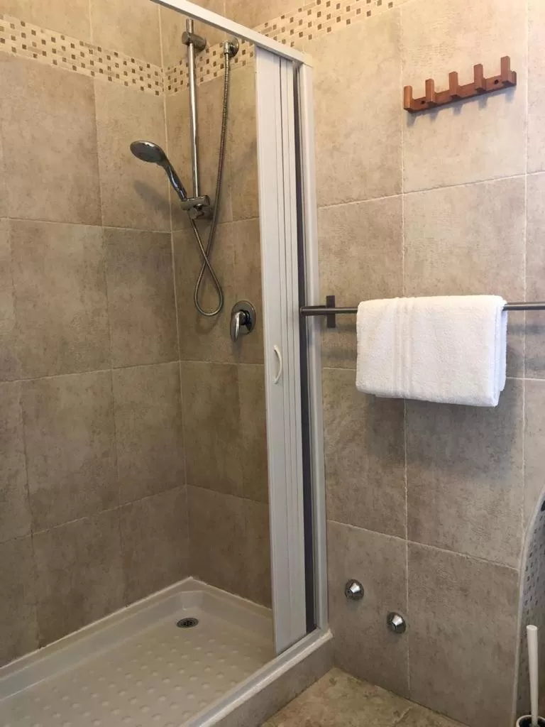 Shower in Rocca Sul Mare Hotel