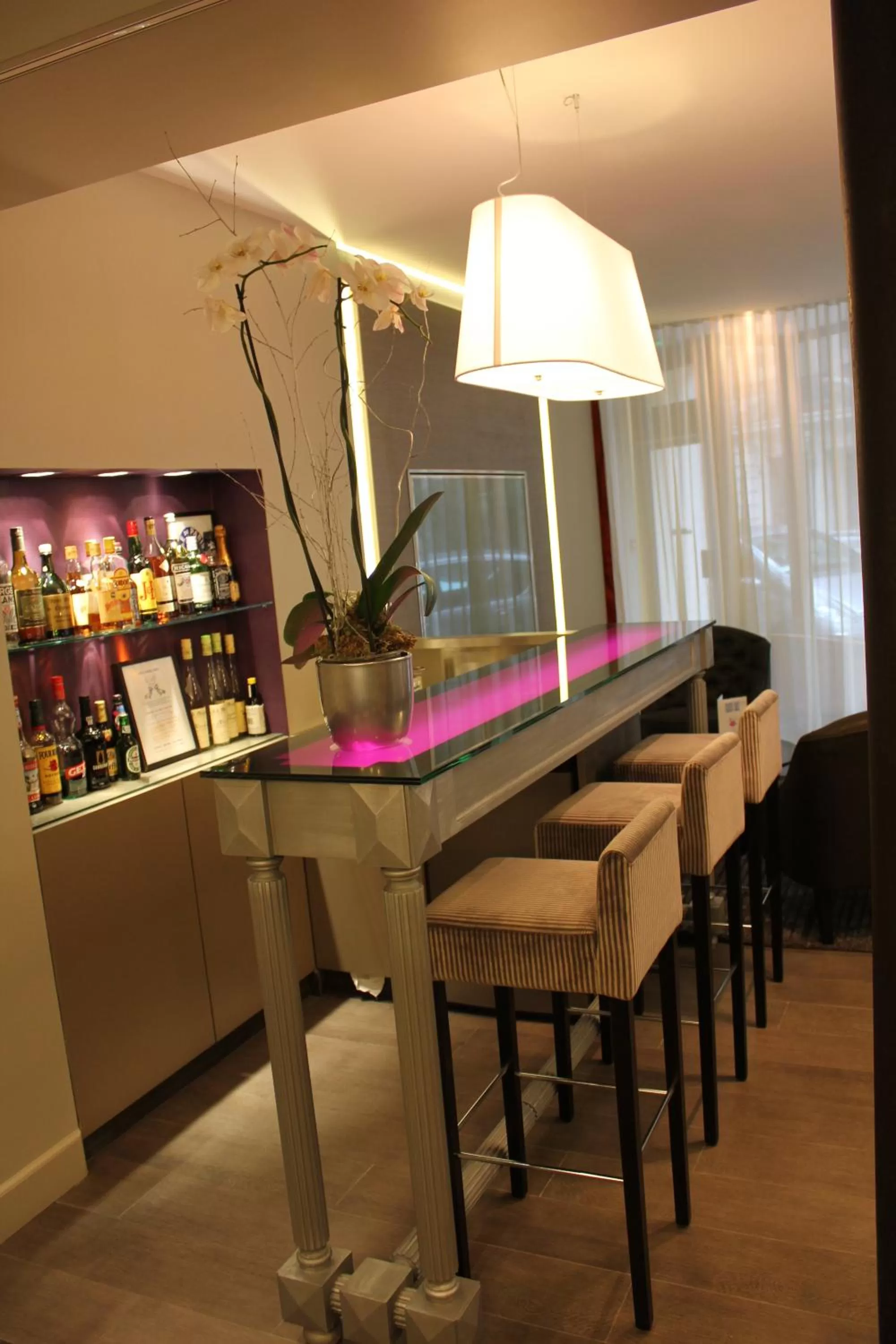 Lounge or bar in Hôtel Harvey