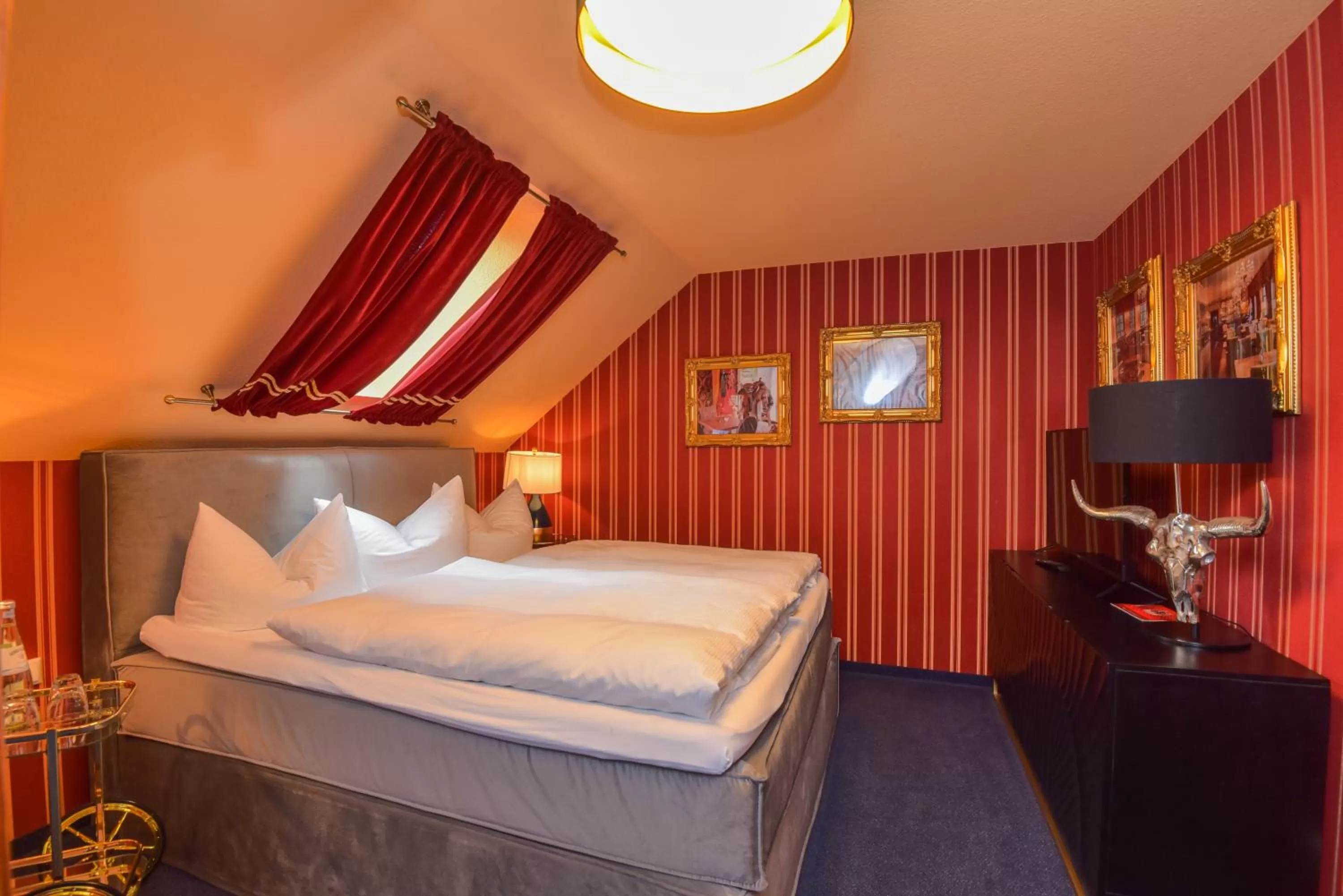 Photo of the whole room, Bed in Riverdam