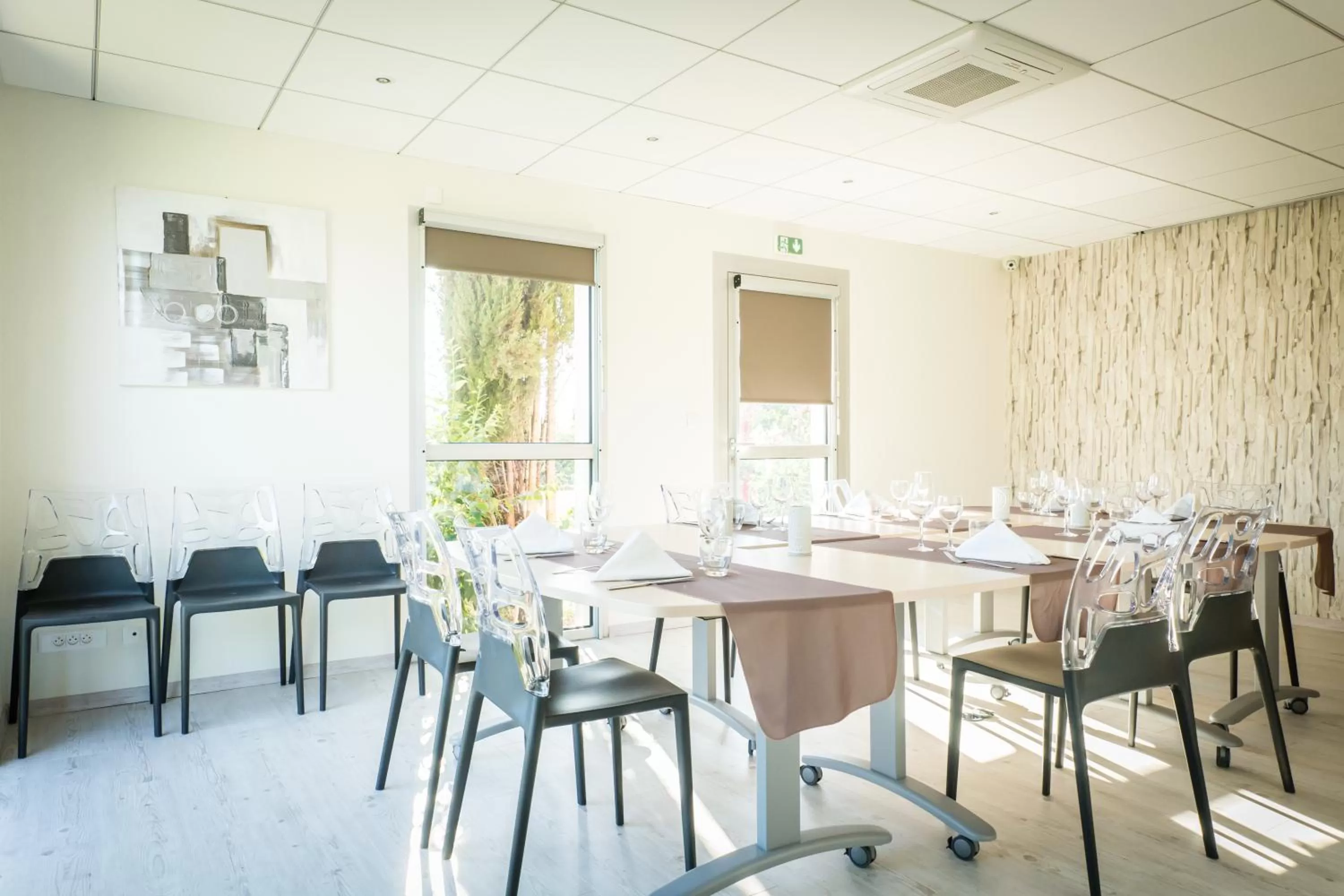 Business facilities in Hotel Ambotel