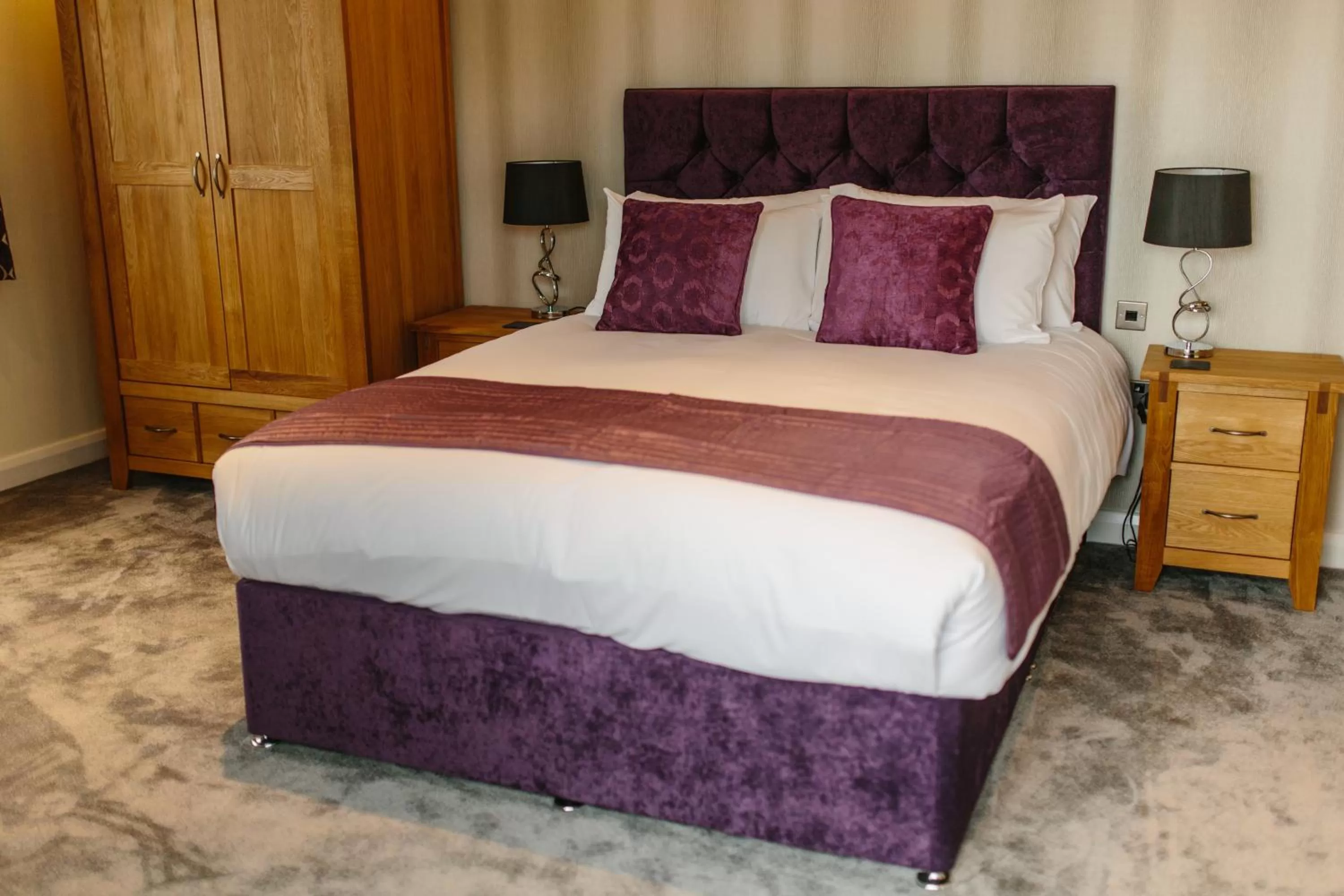 Bedroom, Bed in Charnock Farm