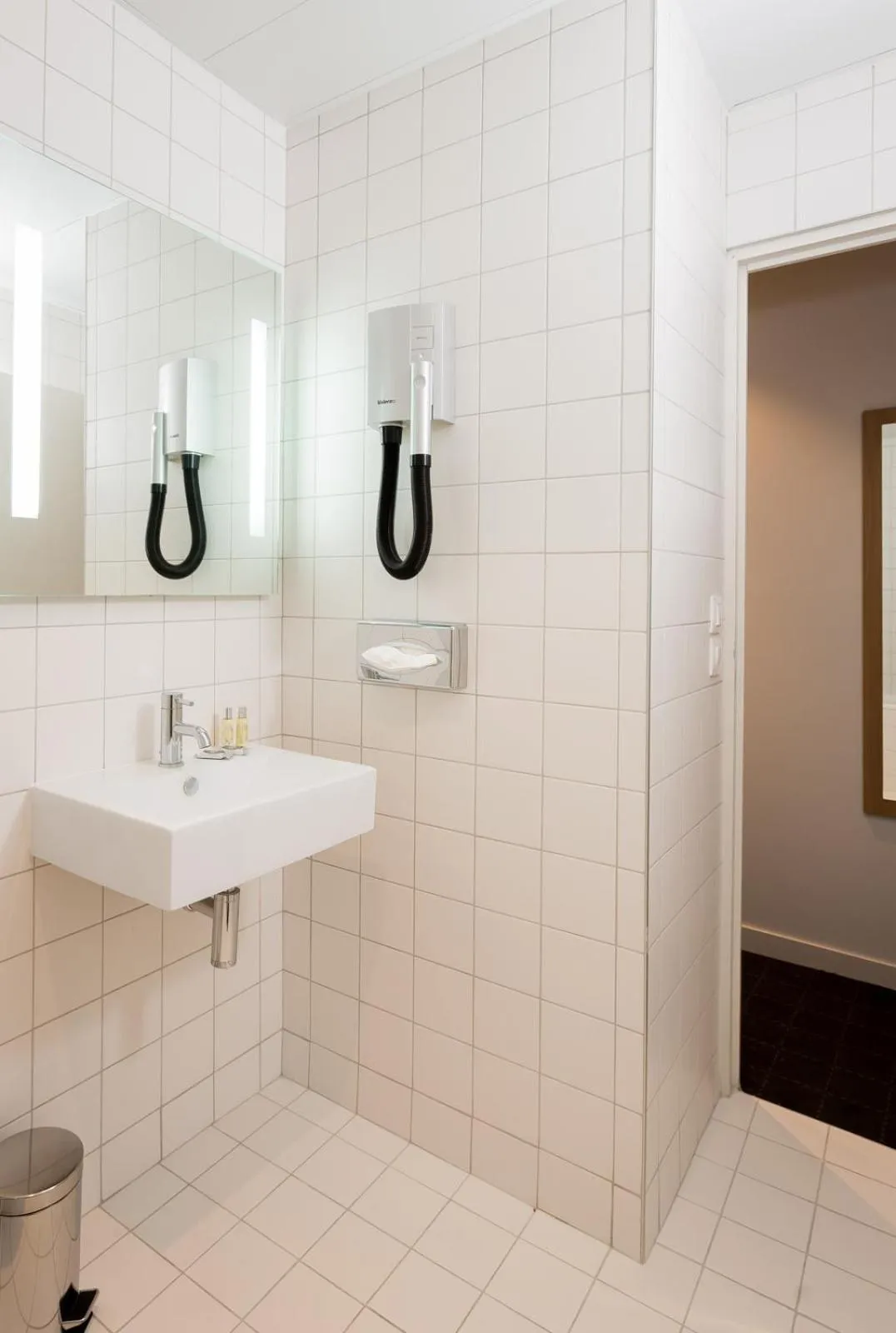 Bathroom in Hotel Mirabeau Eiffel