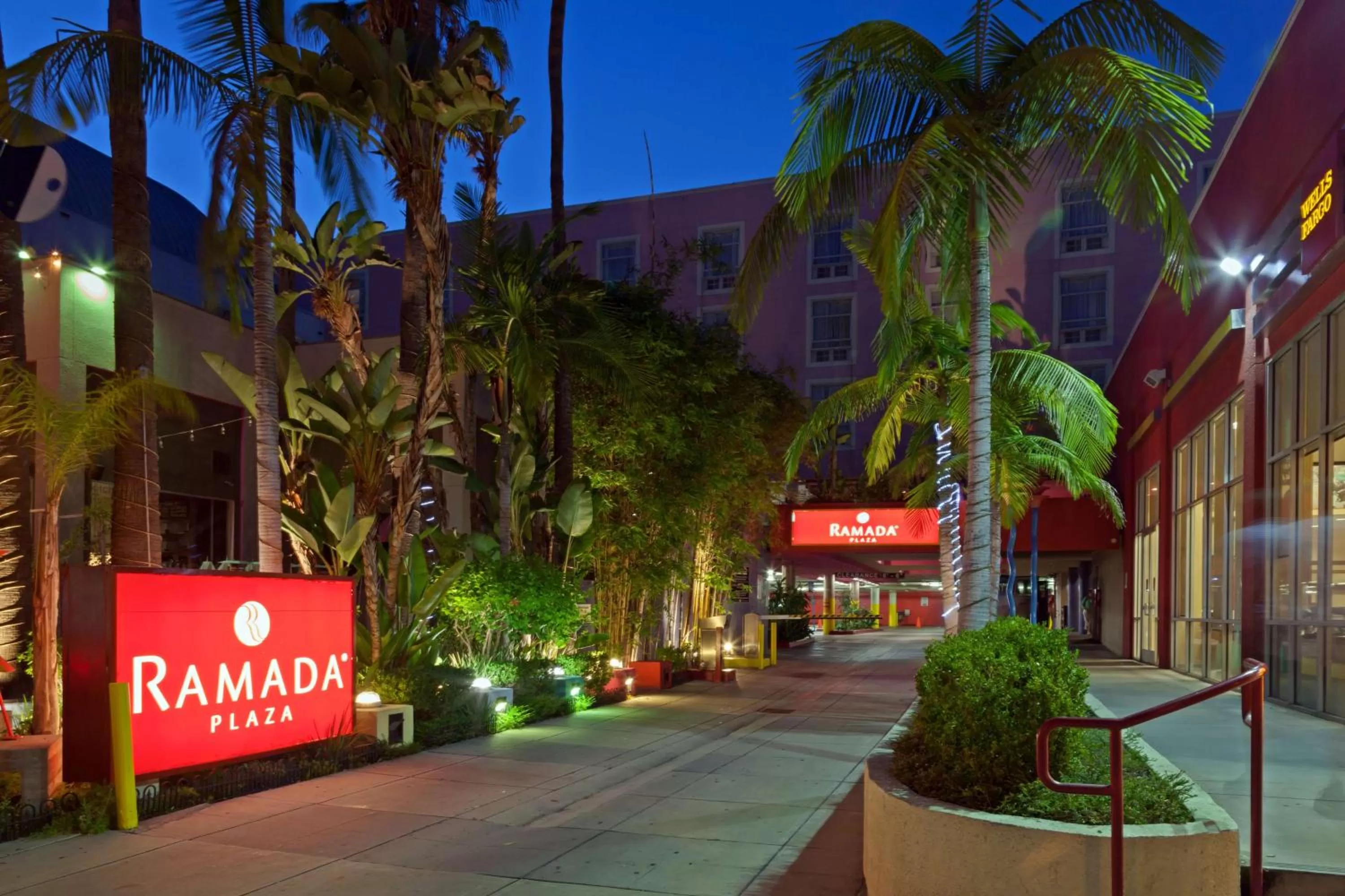 Property building in Ramada Plaza by Wyndham West Hollywood Hotel & Suites
