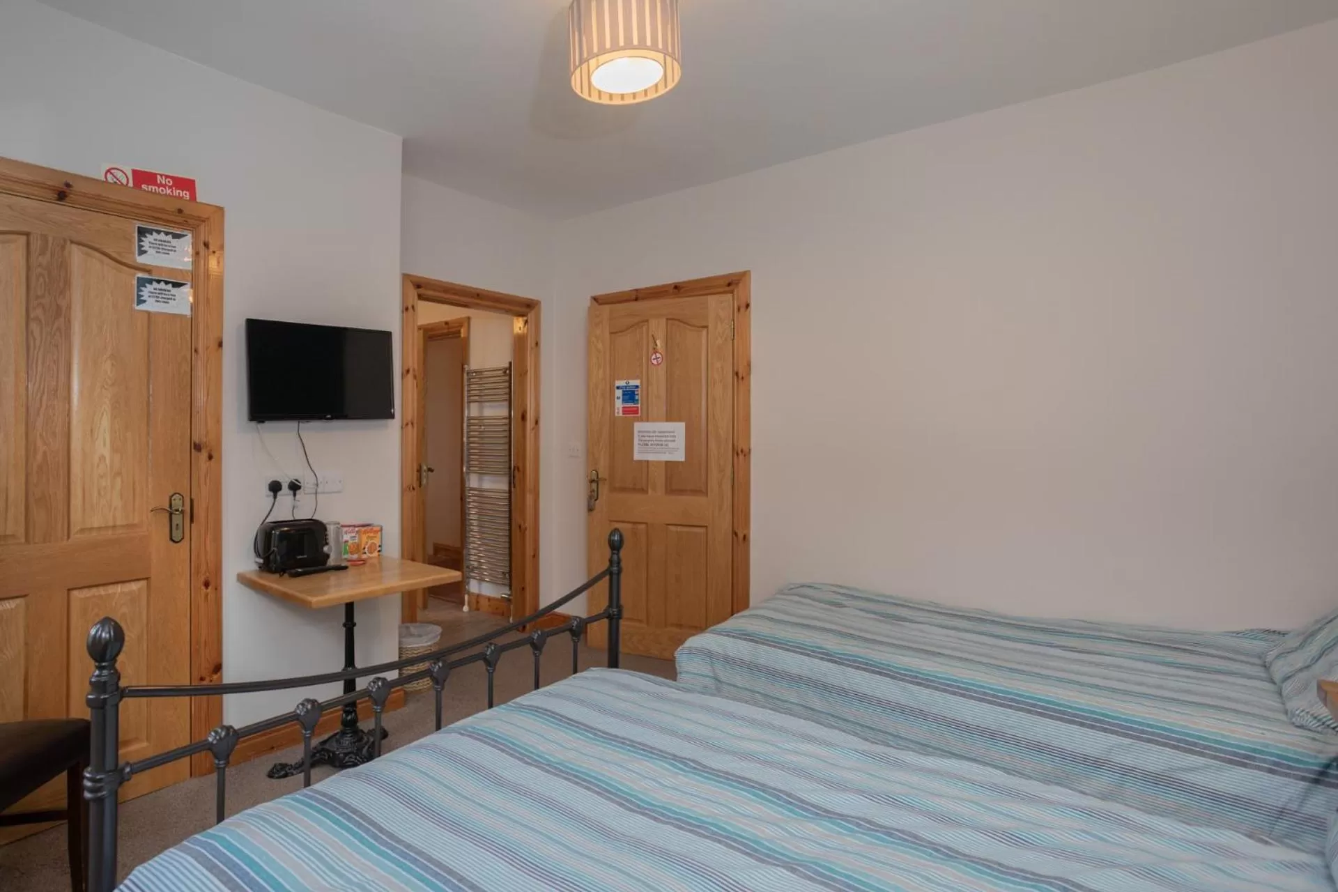 Triple Room with Garden View in Dunhill Cottage B&B