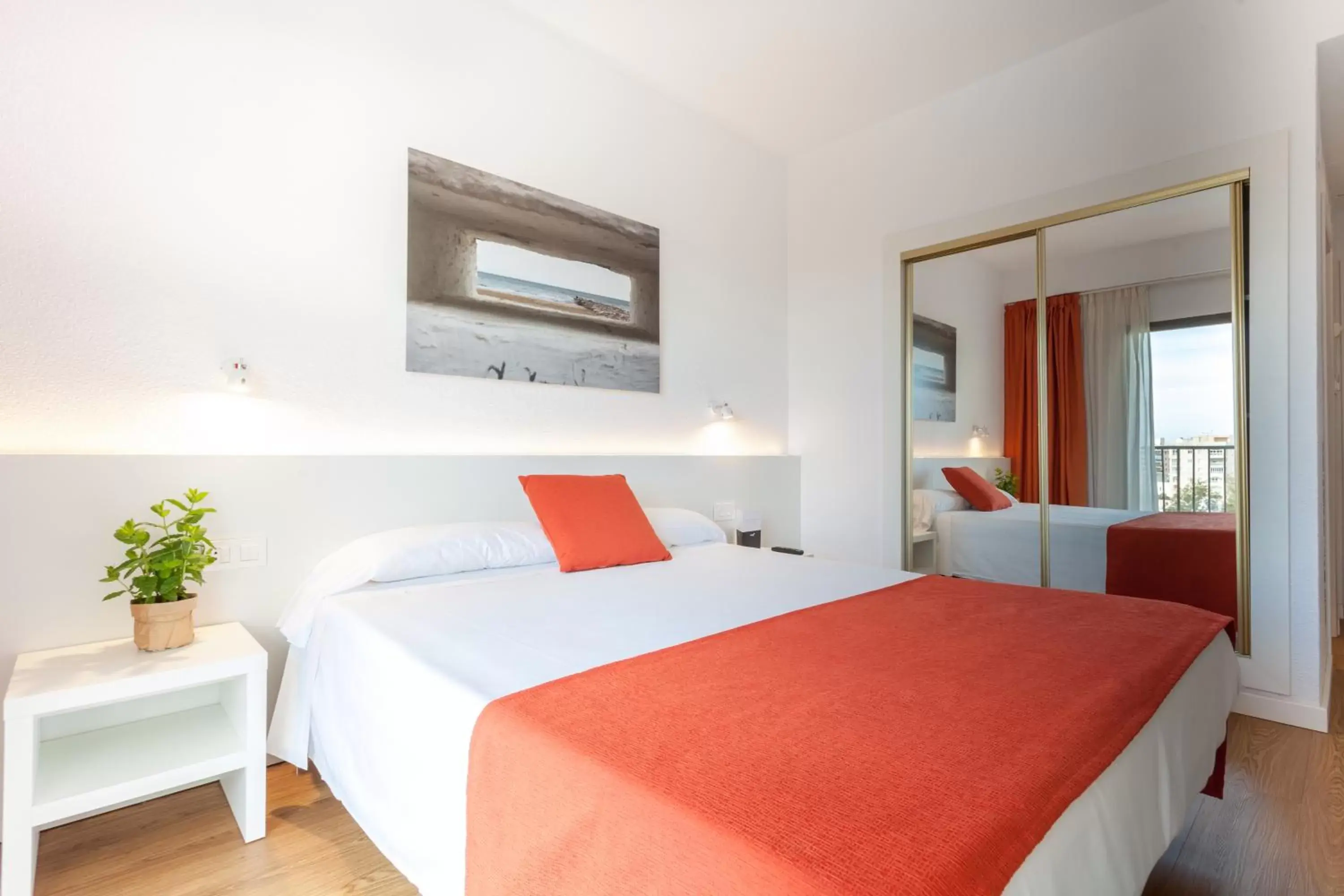 Single Room in Intur Orange Single Room in Intur Orange