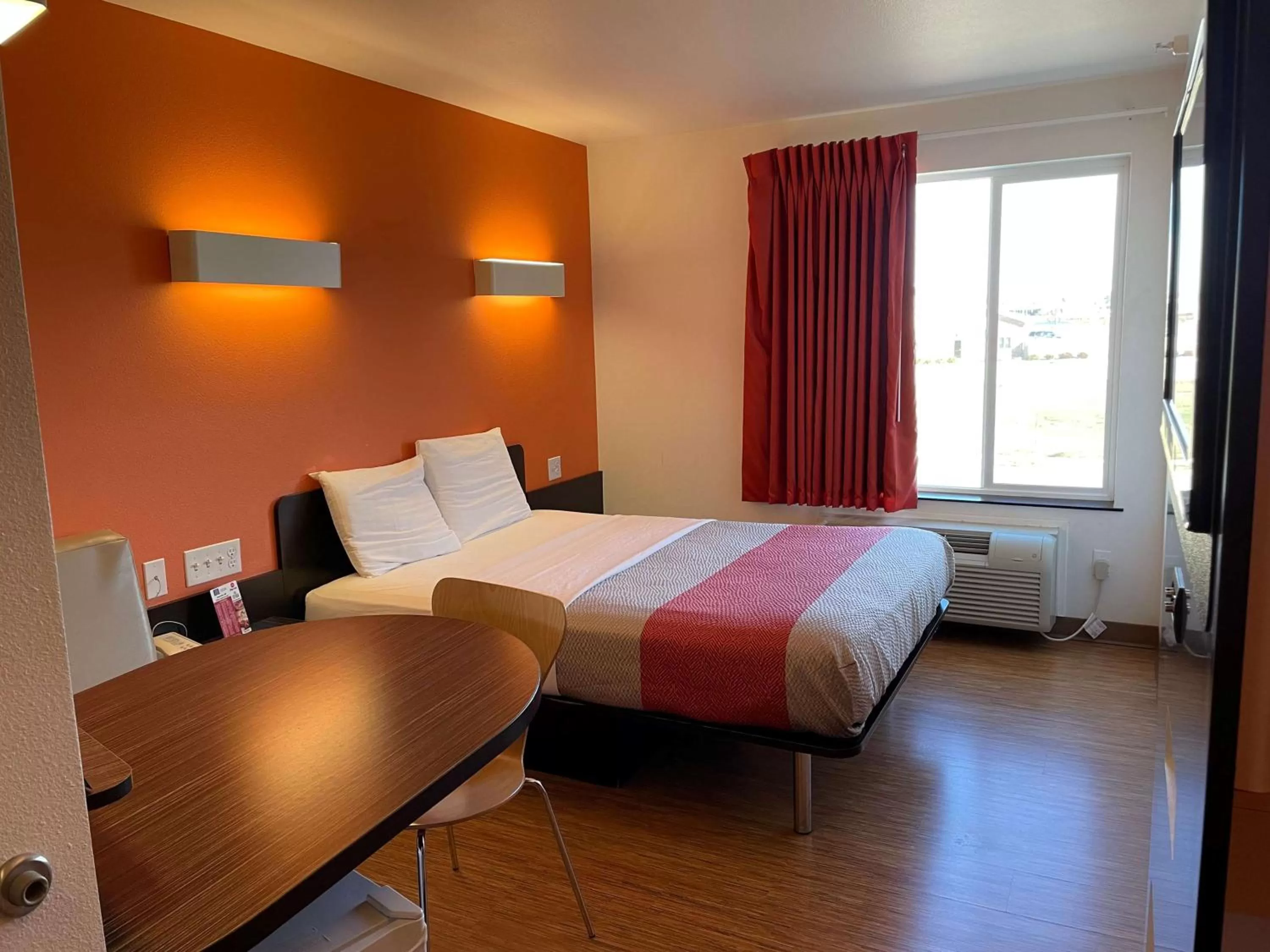 Photo of the whole room, Bed in Baymont by Wyndham Williston