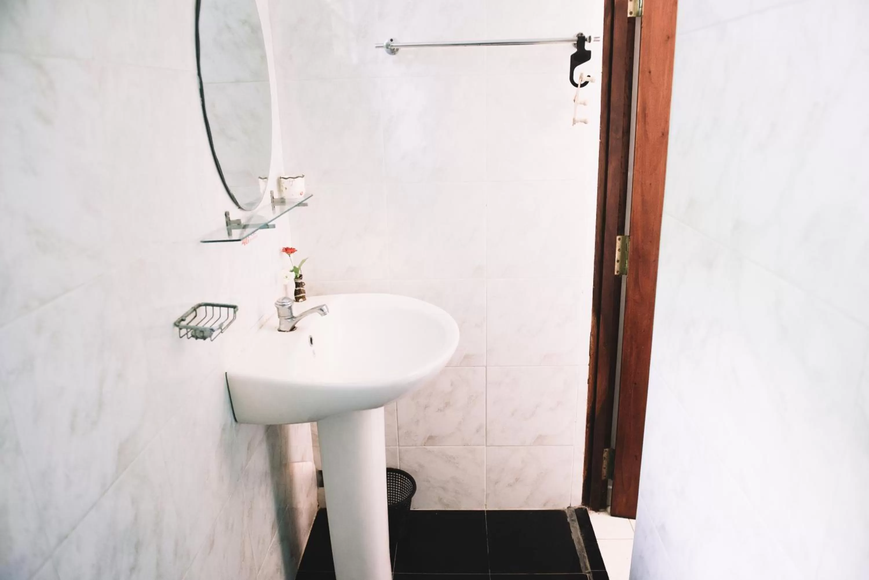 Photo of the whole room, Bathroom in Kadolana Guest House
