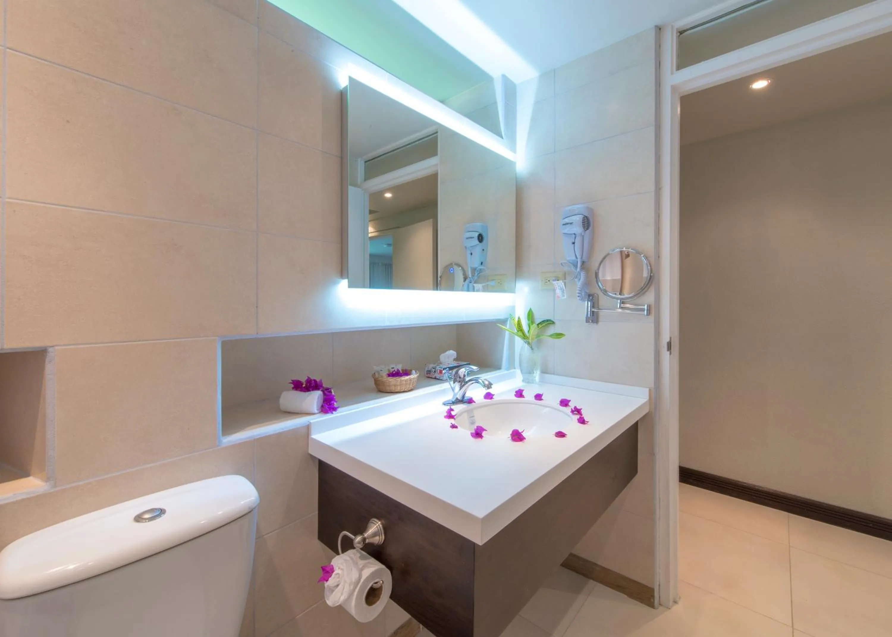 Bathroom in Mount Irvine Bay Resort