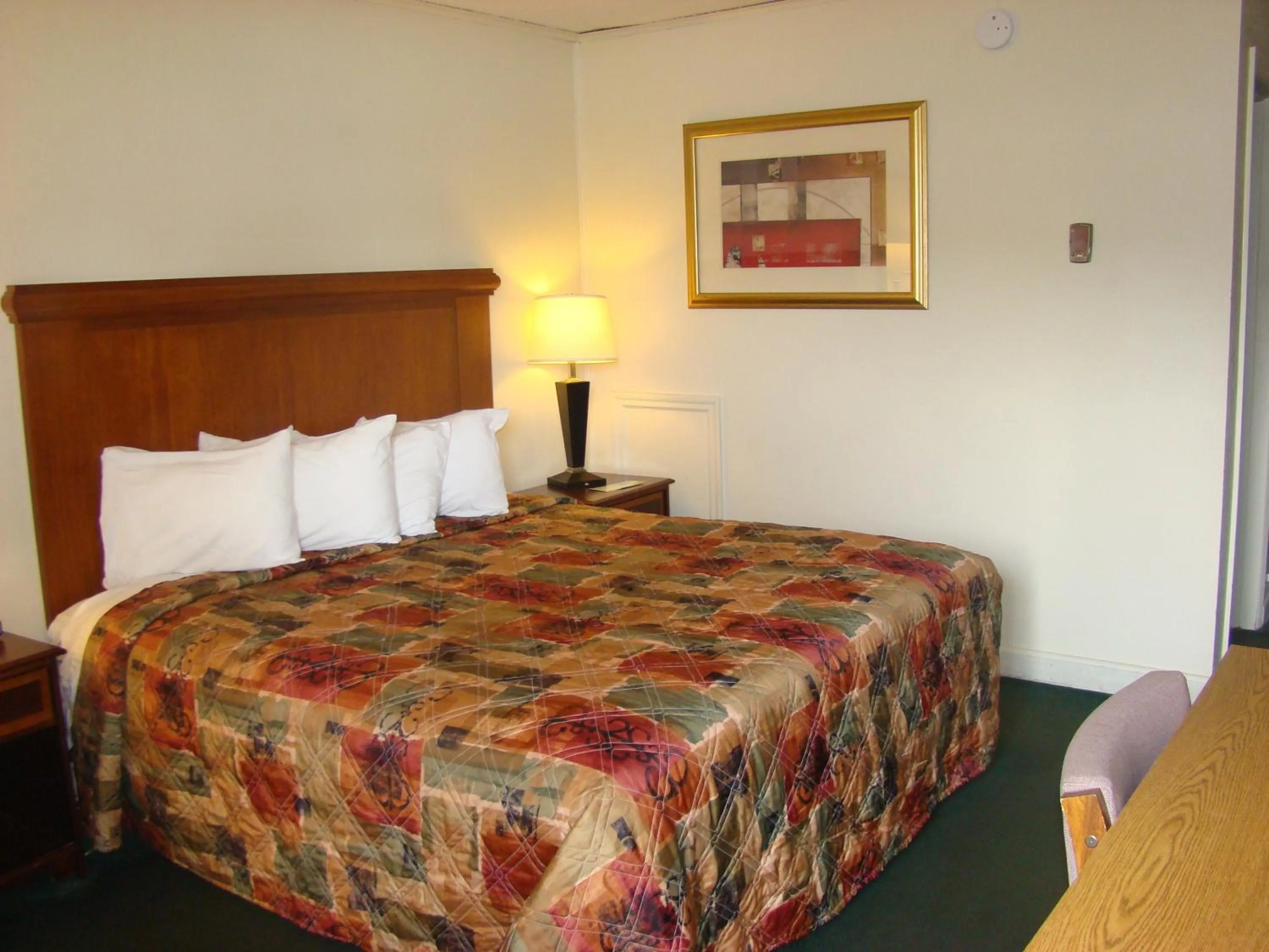 Photo of the whole room, Bed in Aderi Hotel Lewisburg