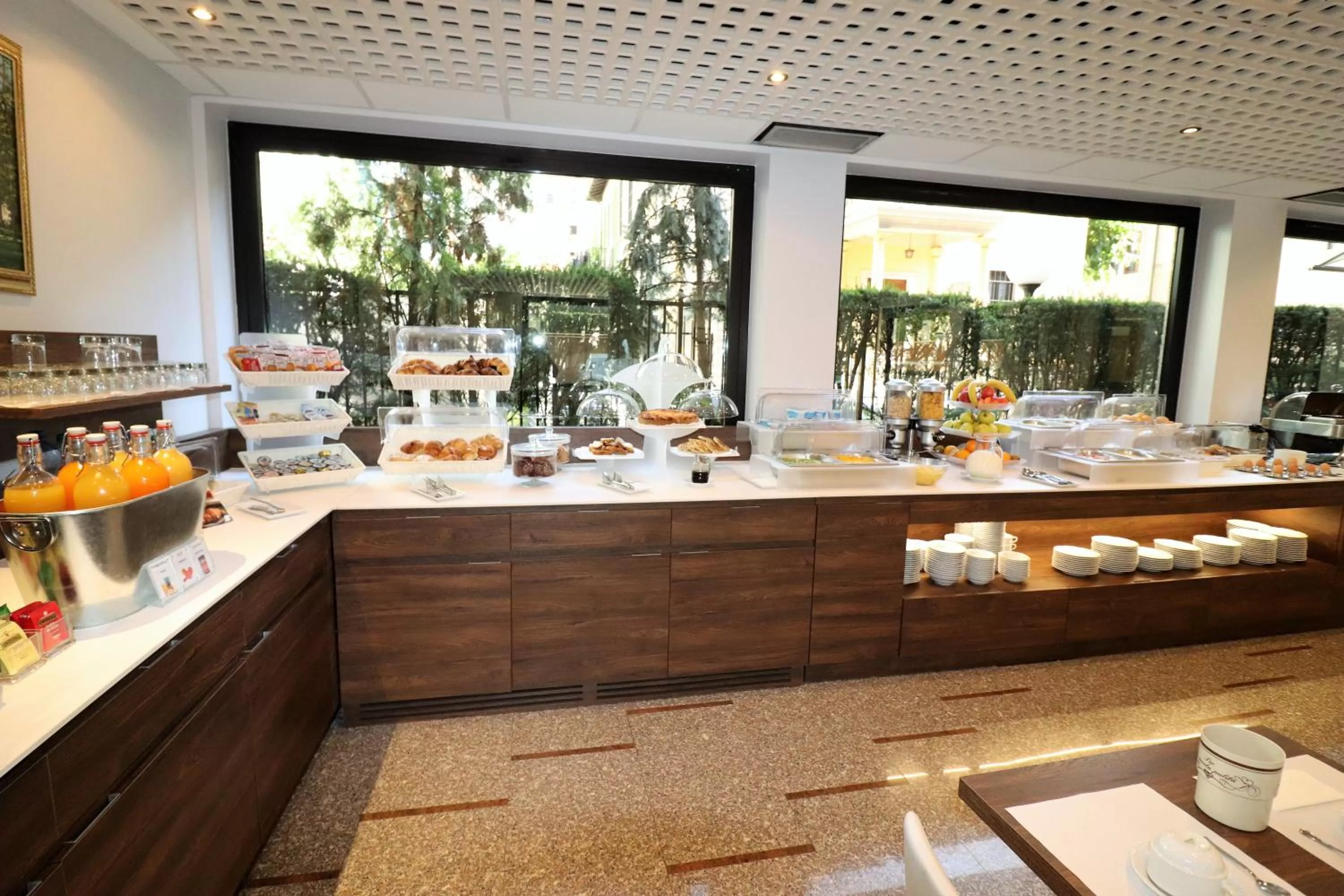 Buffet breakfast in Hotel Domenichino