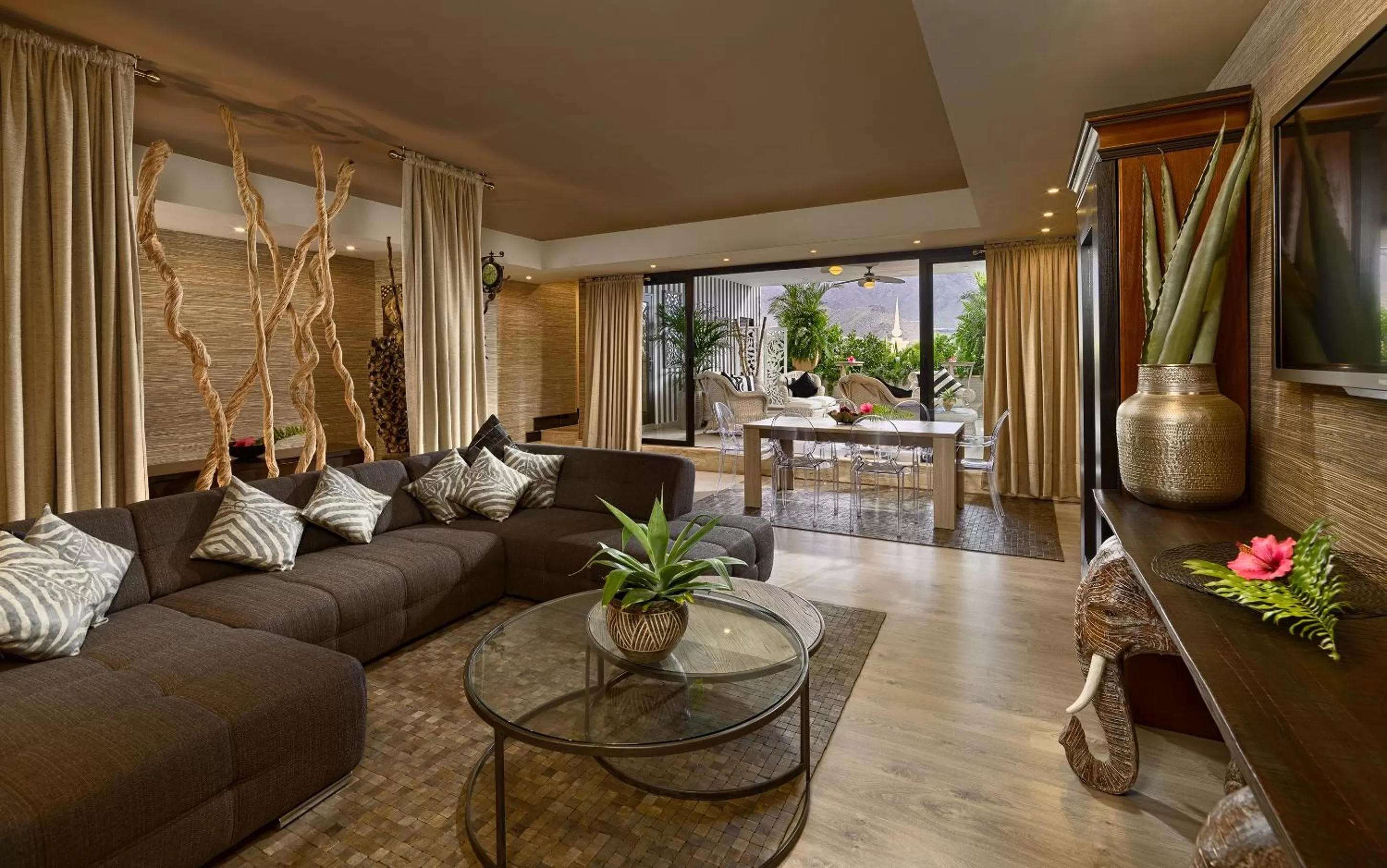 Business facilities in Royal Garden Villas, Luxury Hotel