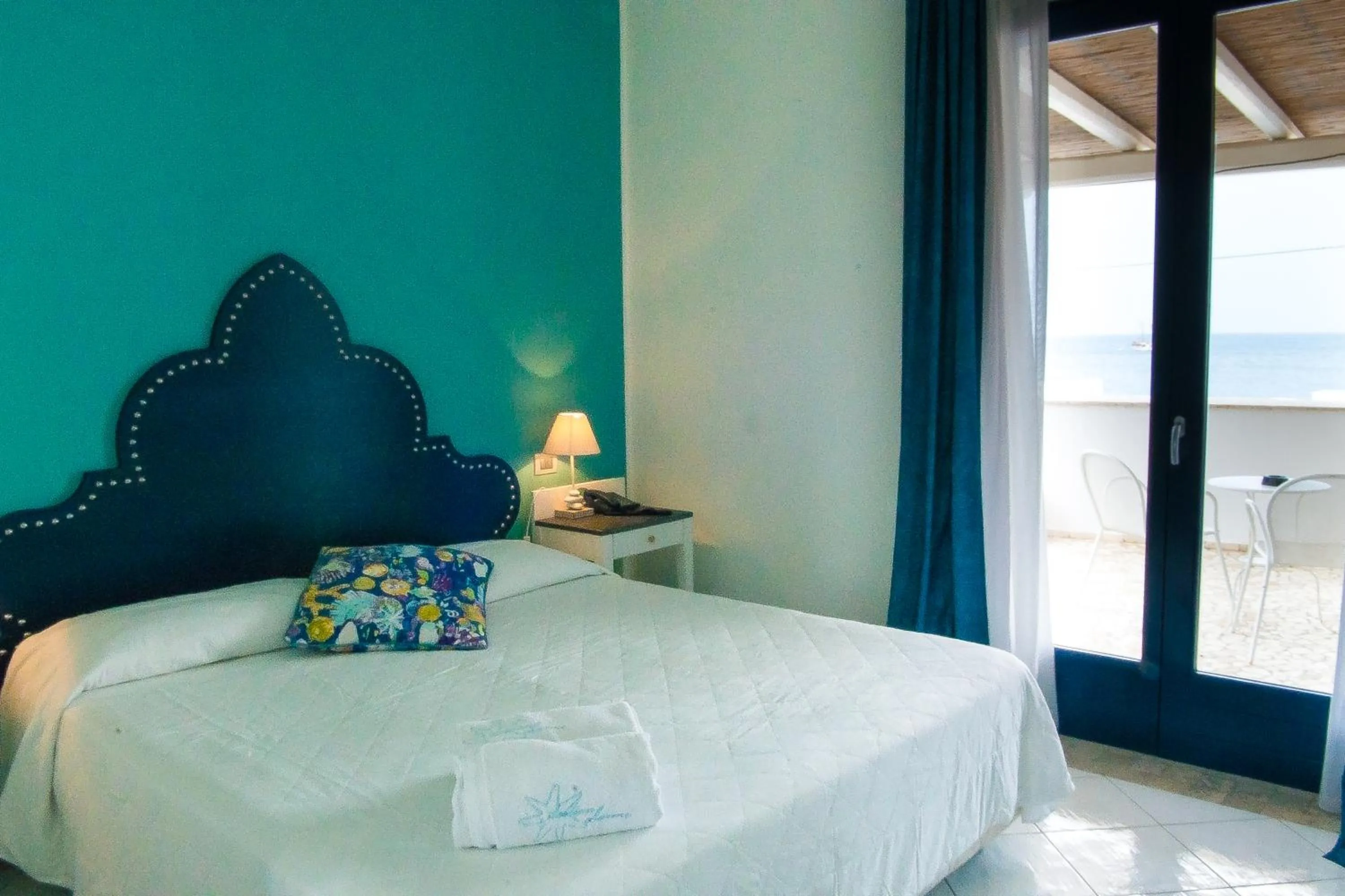 Photo of the whole room, Bed in Hotel Cutimare - Aeolian Charme