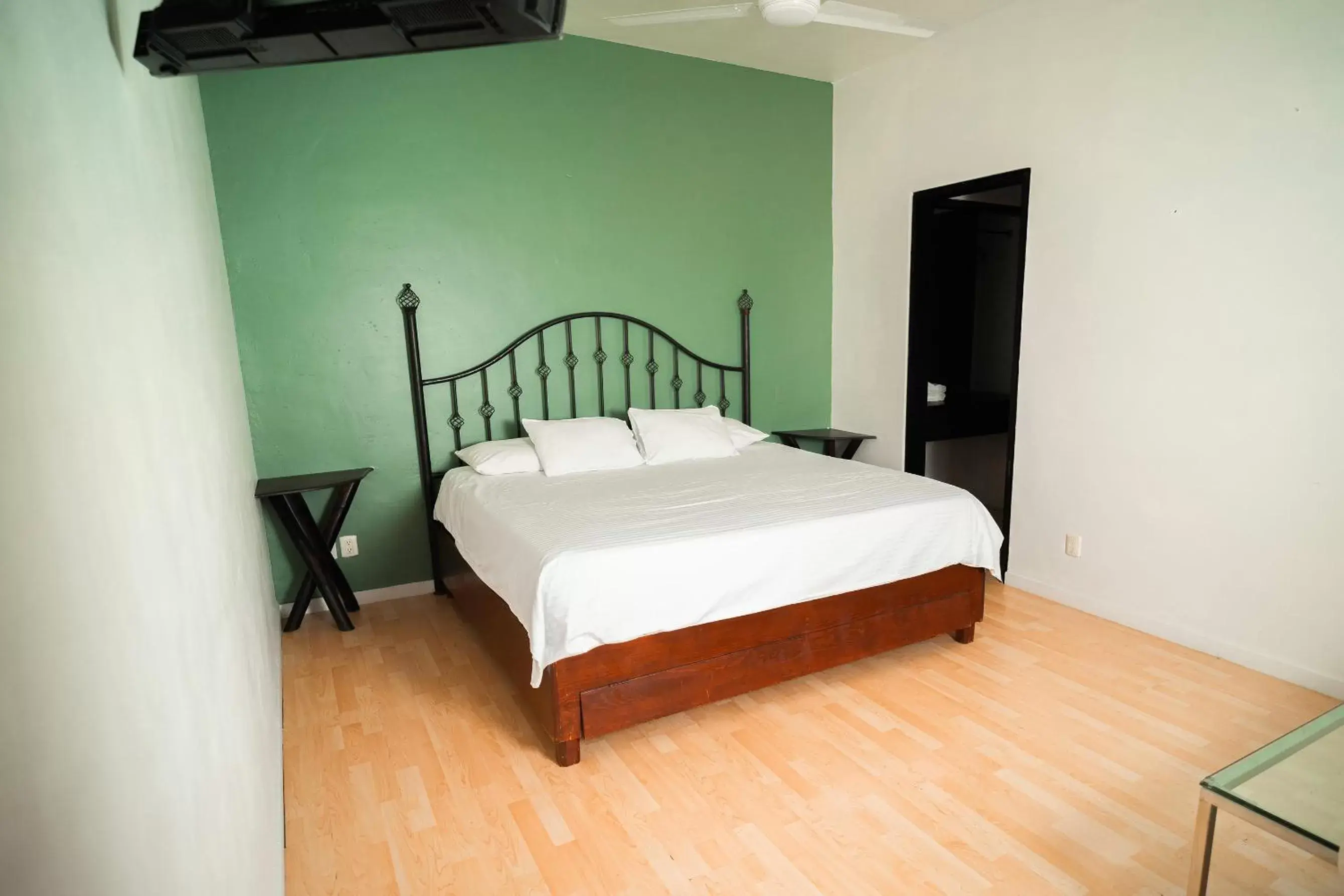 Standard King Room in Hotel Quinta Moctezuma Standard King Room in Hotel Quinta Moctezuma