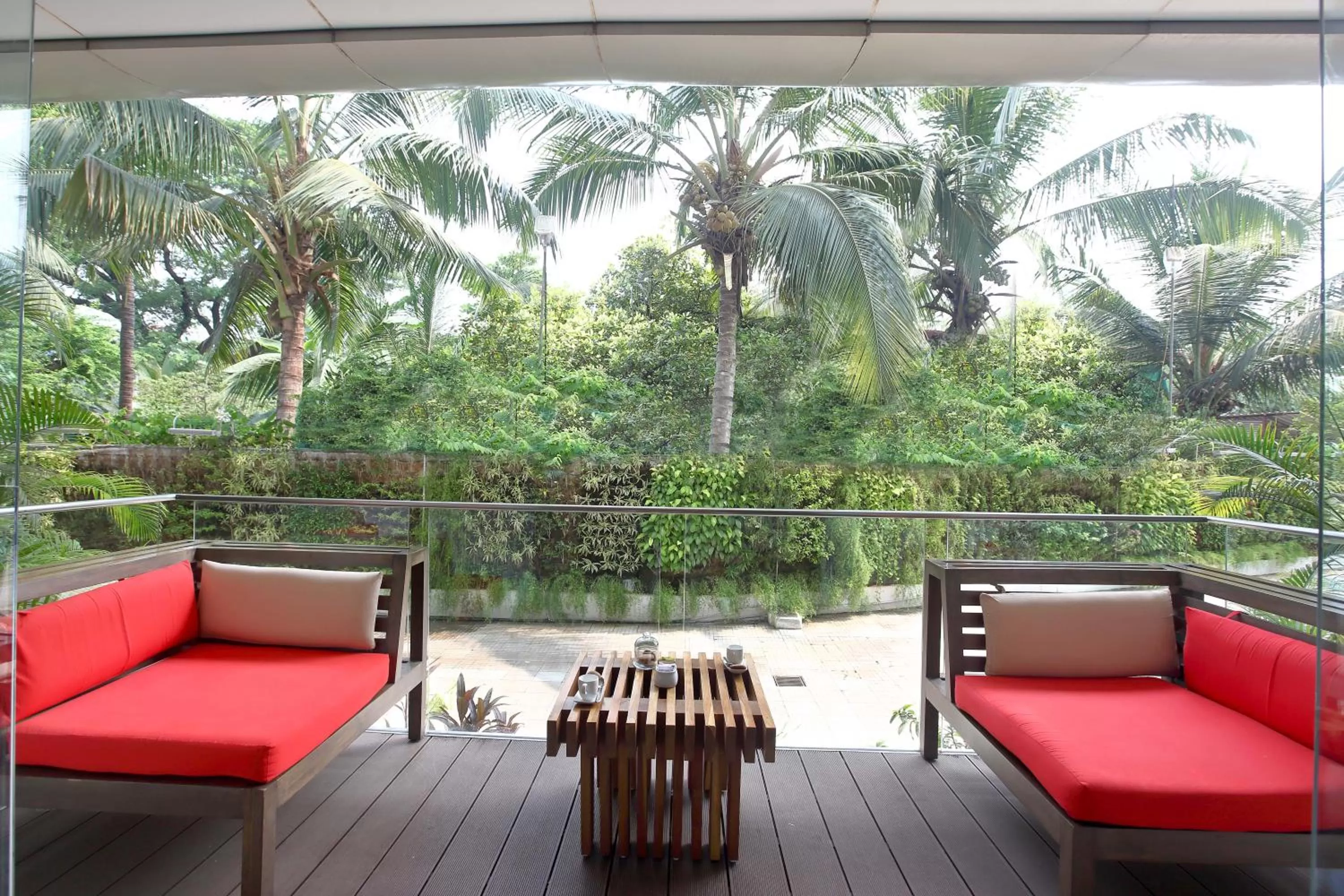 Lounge or bar in Mirage Hotel, Mumbai International Airport