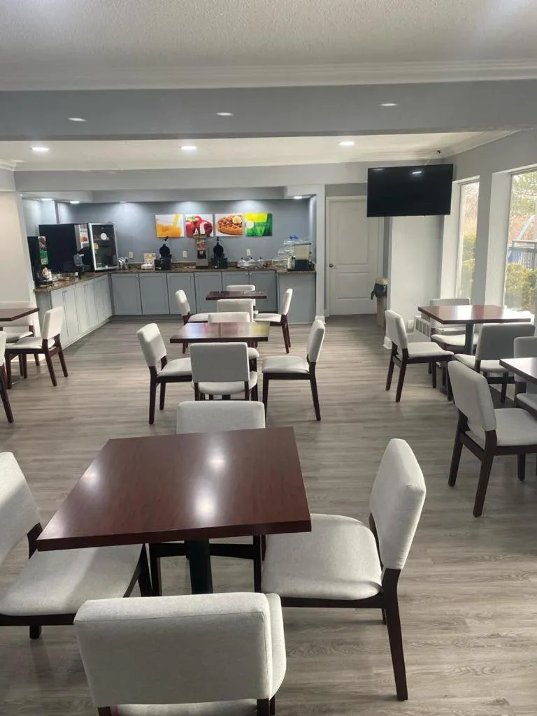 Restaurant/places to eat in Quality Inn Colchester - Burlington