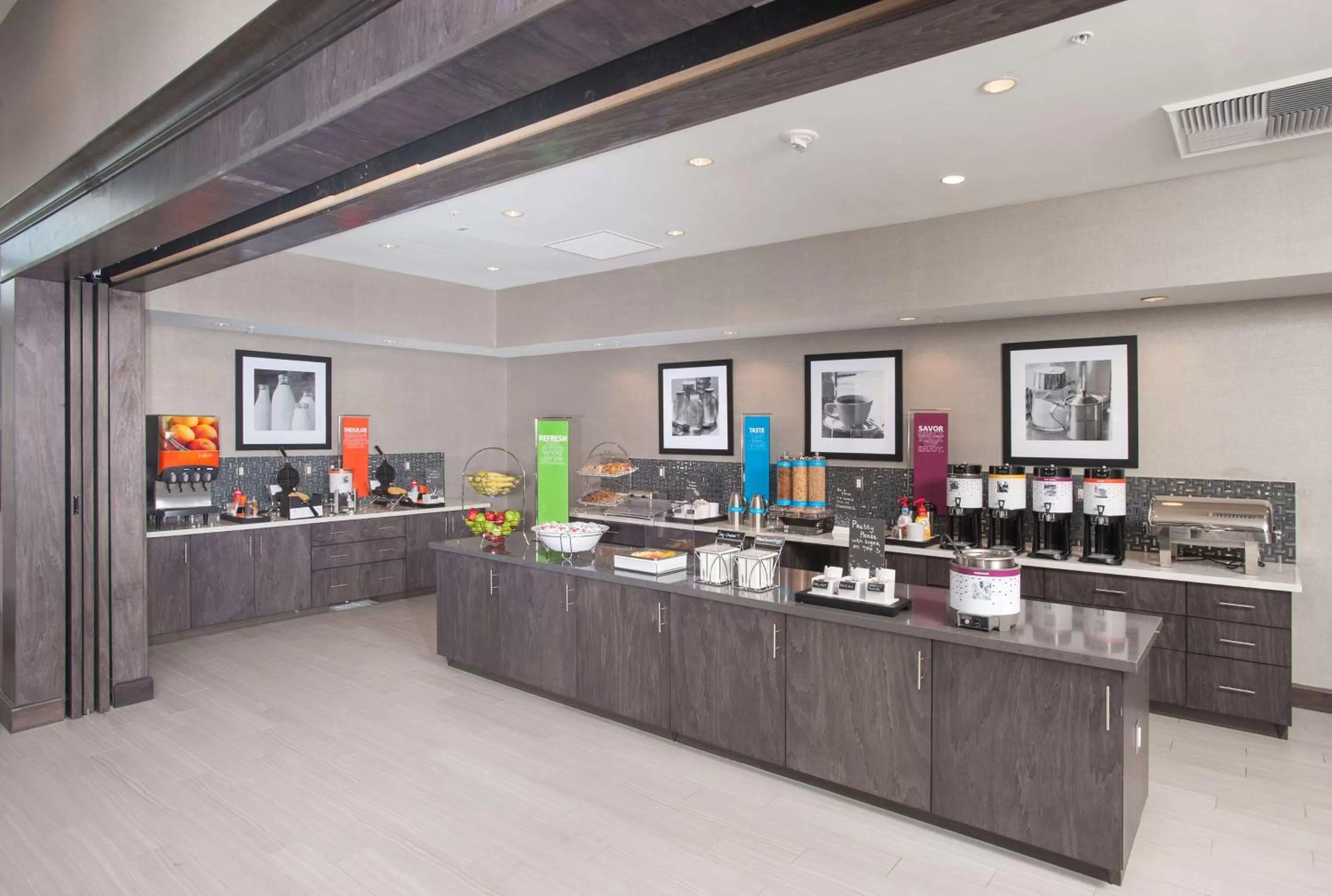 Breakfast in Hampton Inn & Suites LAX El Segundo